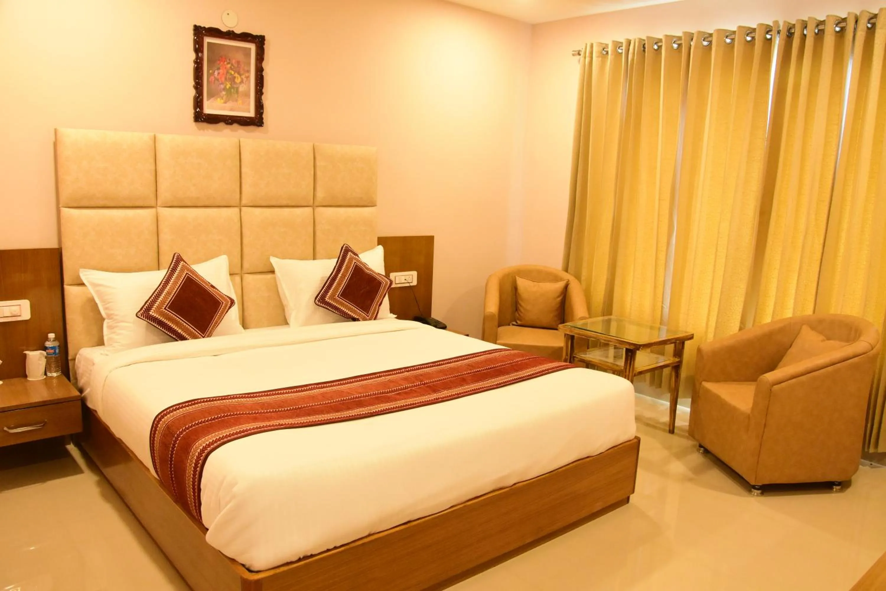 Bedroom, Bed in Rama Trident, Katra