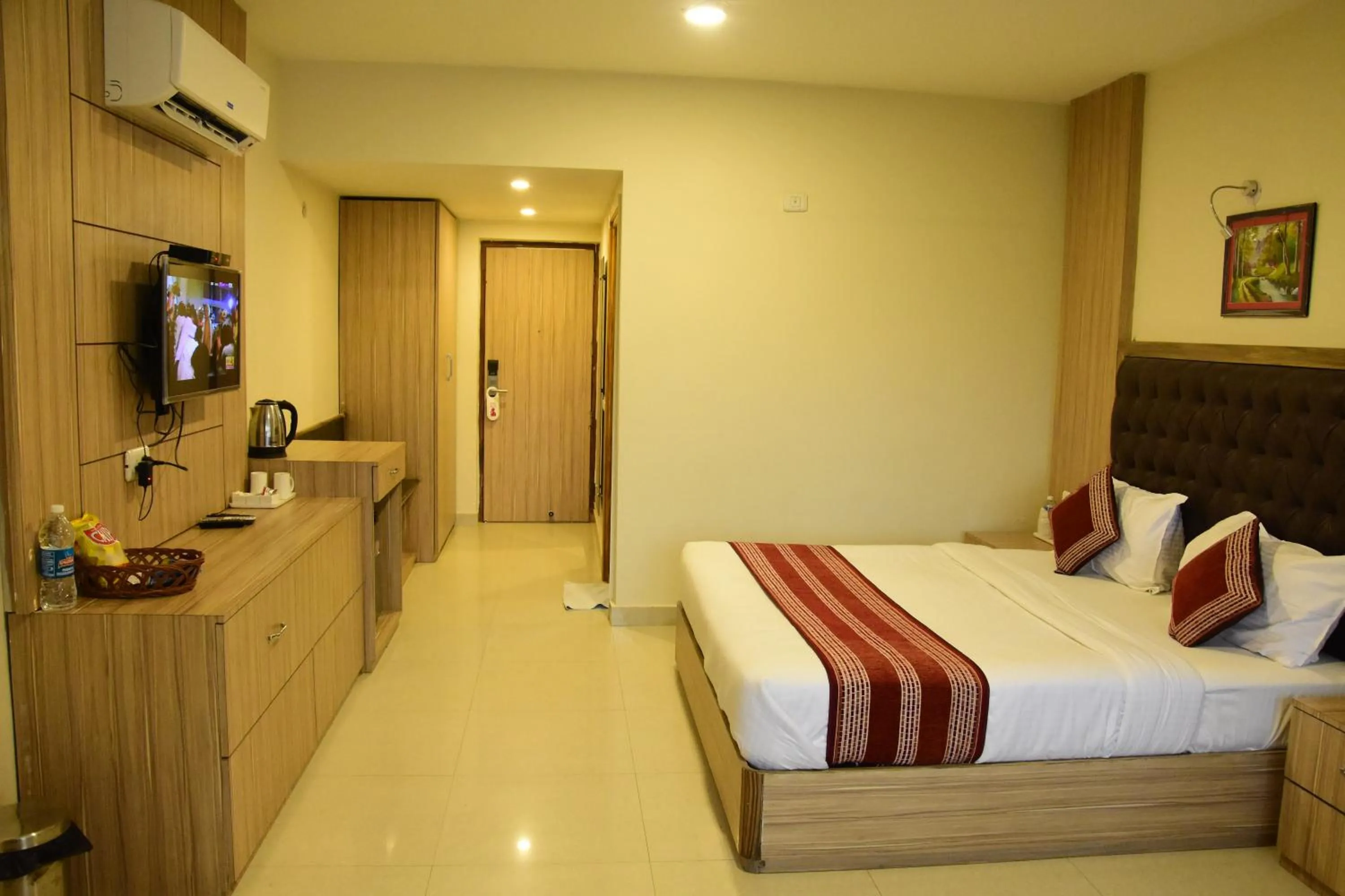 Bedroom, Bed in Rama Trident, Katra