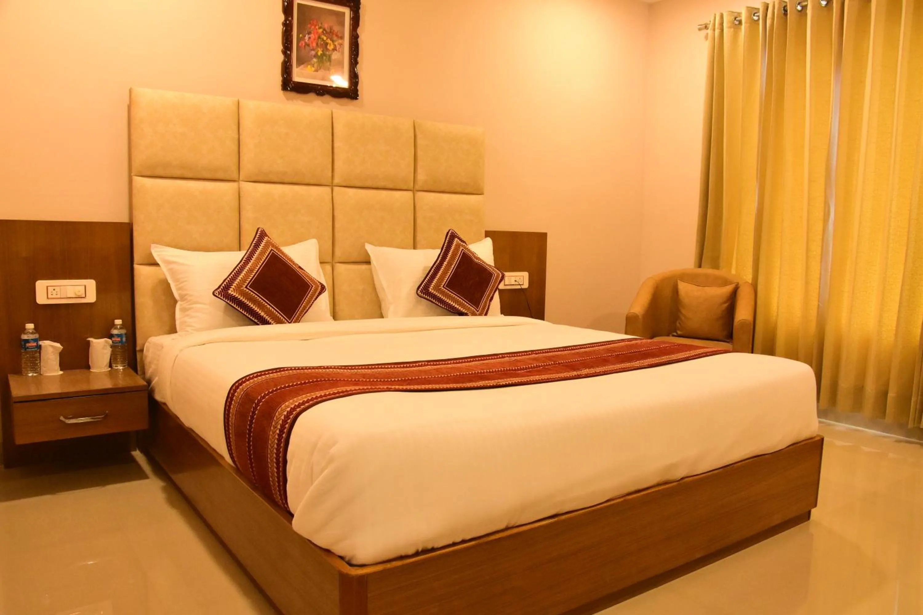 Bedroom, Bed in Rama Trident, Katra