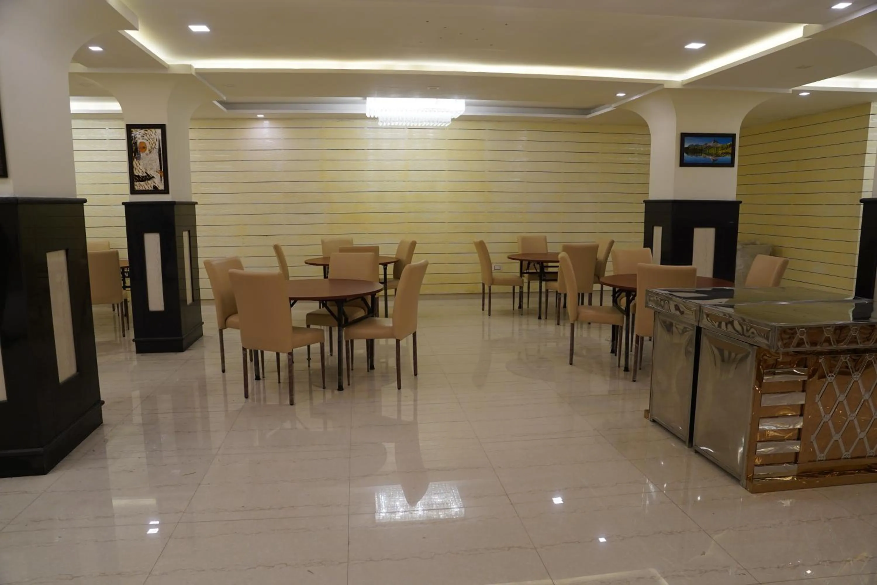 Business facilities in Rama Trident, Katra
