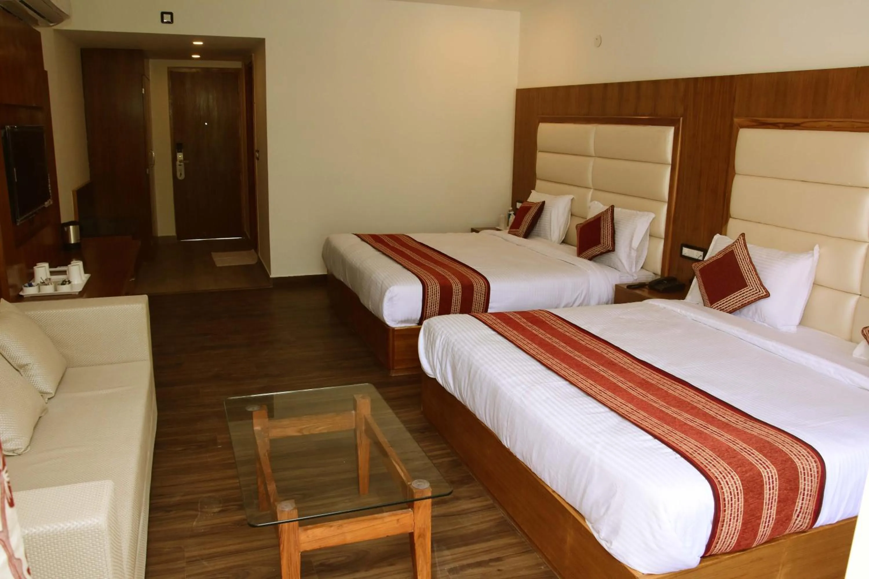 Bedroom, Bed in Rama Trident, Katra