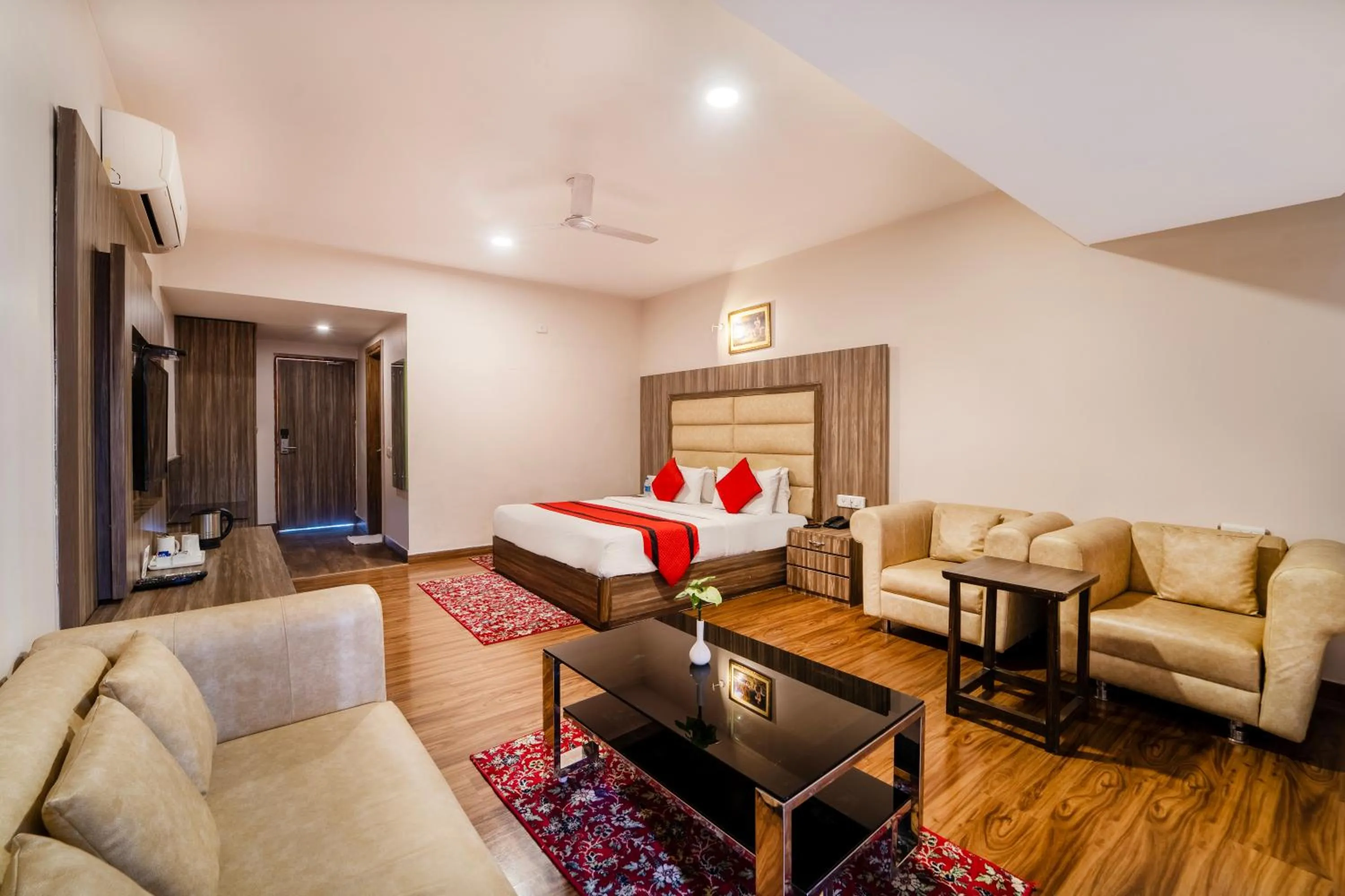 Photo of the whole room, Bed in Rama Trident, Katra