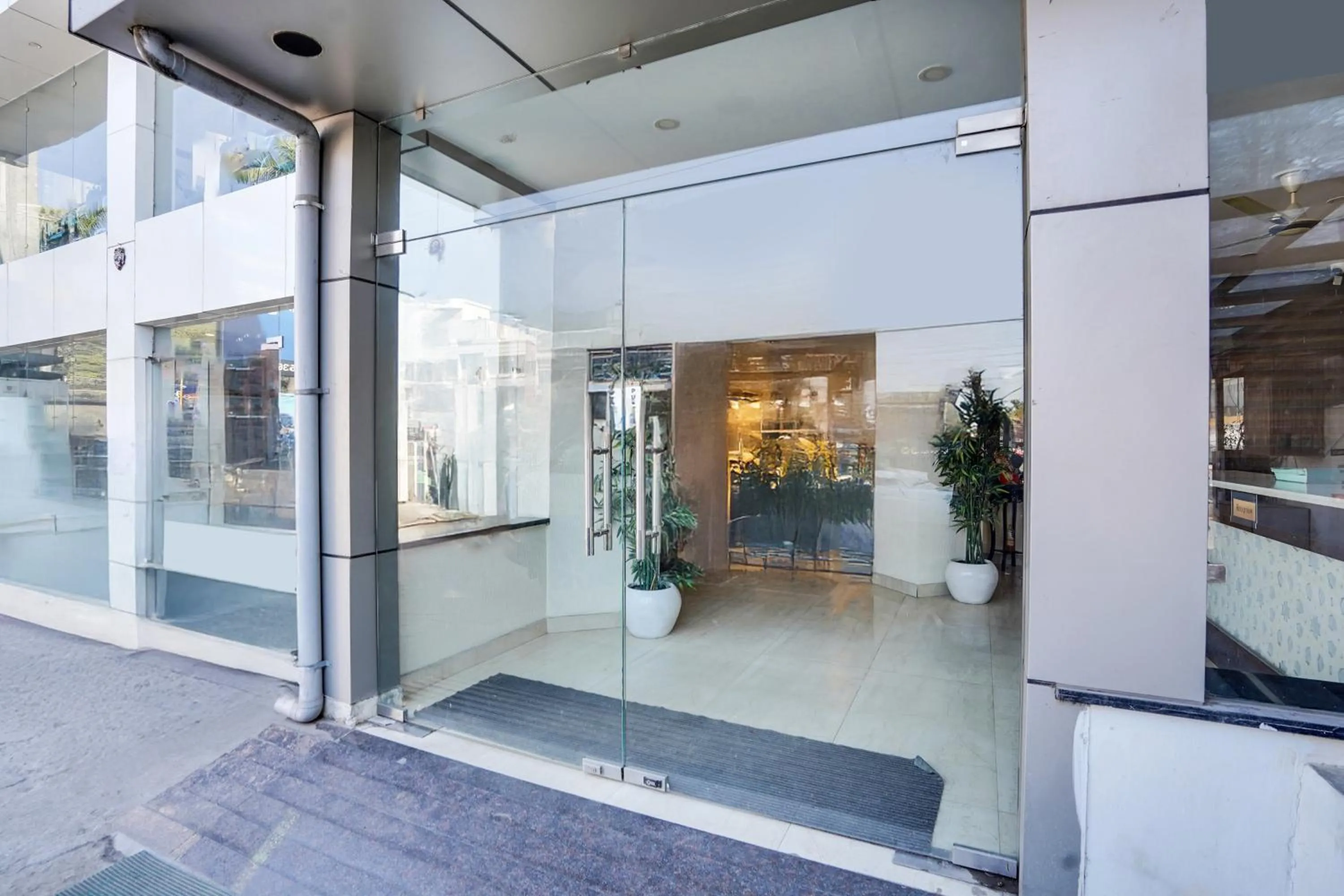 Facade/entrance in Super Townhouse Oak Silver City Chowk Formerly HW Residency