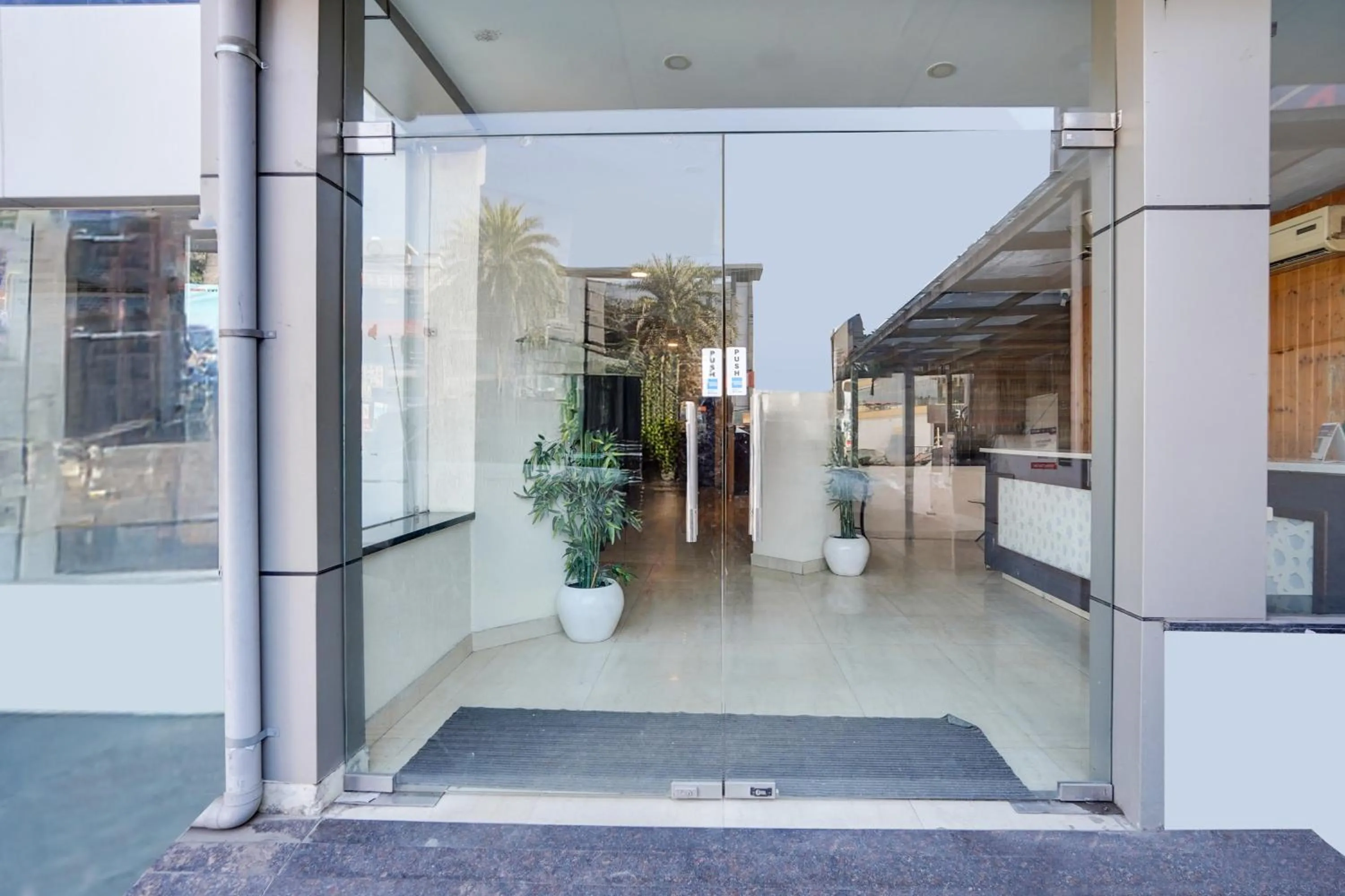 Facade/entrance in Super Townhouse Oak Silver City Chowk Formerly HW Residency