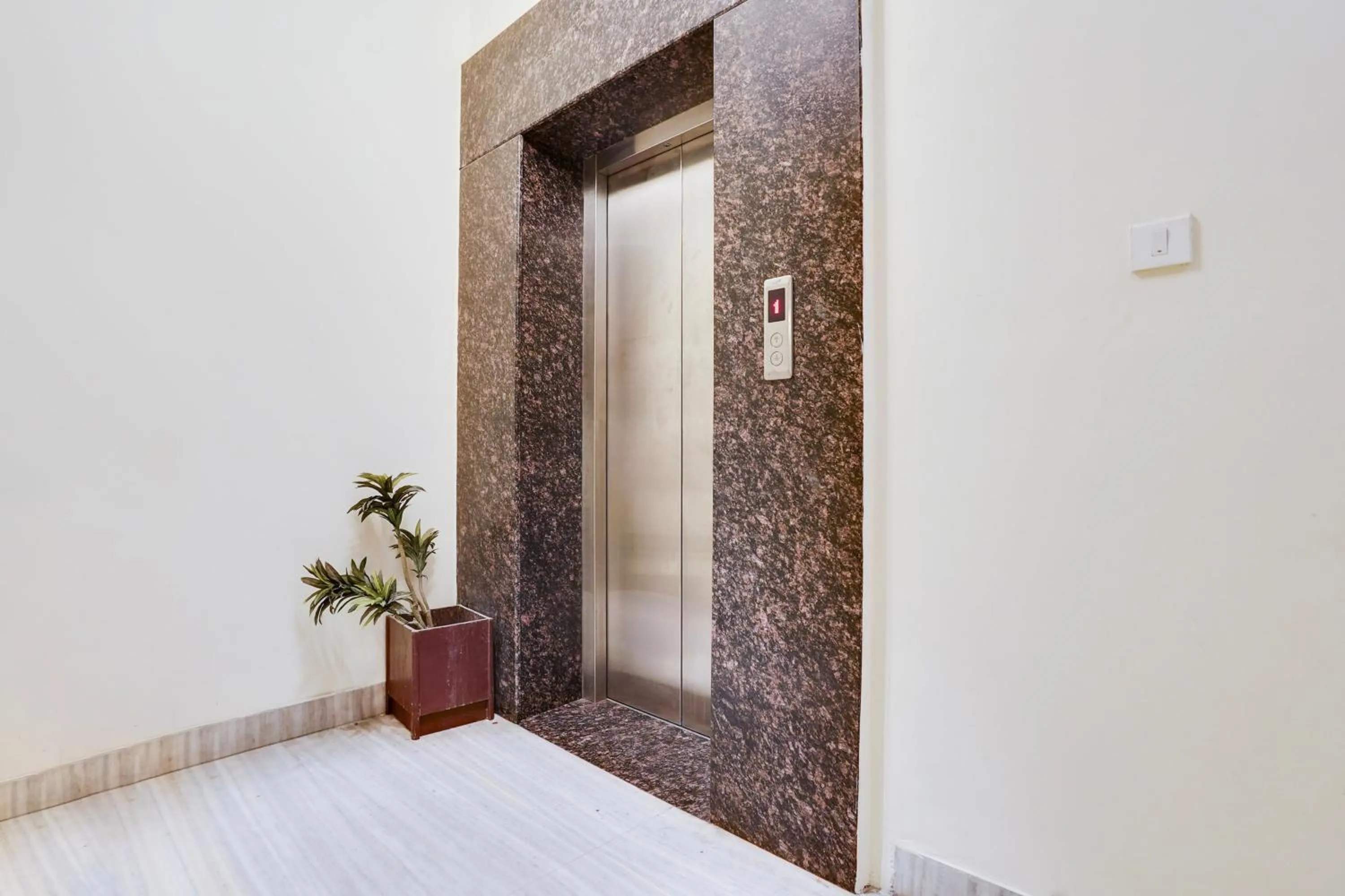 Lobby or reception in Super Townhouse Oak Silver City Chowk Formerly HW Residency