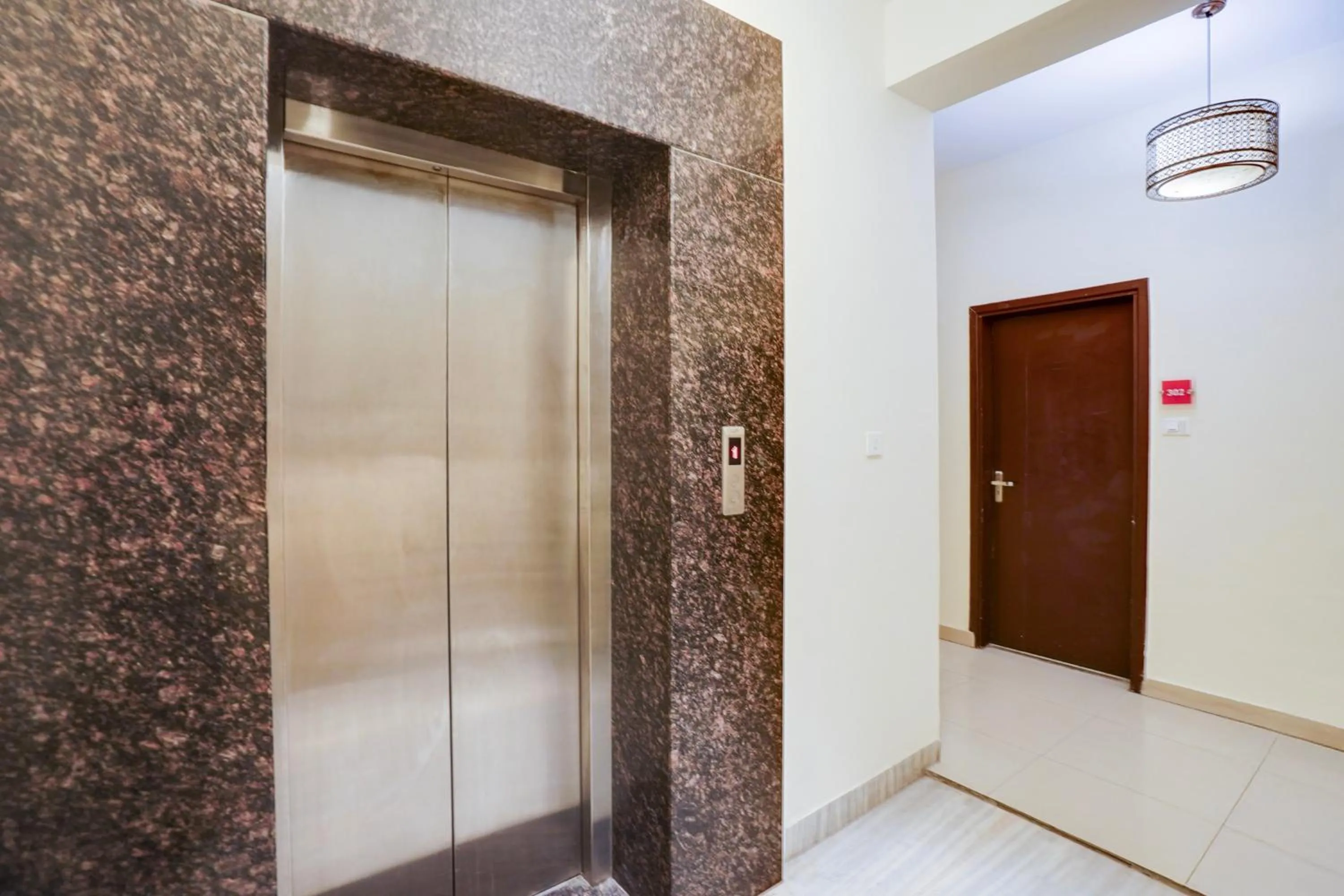 Lobby or reception in Super Townhouse Oak Silver City Chowk Formerly HW Residency