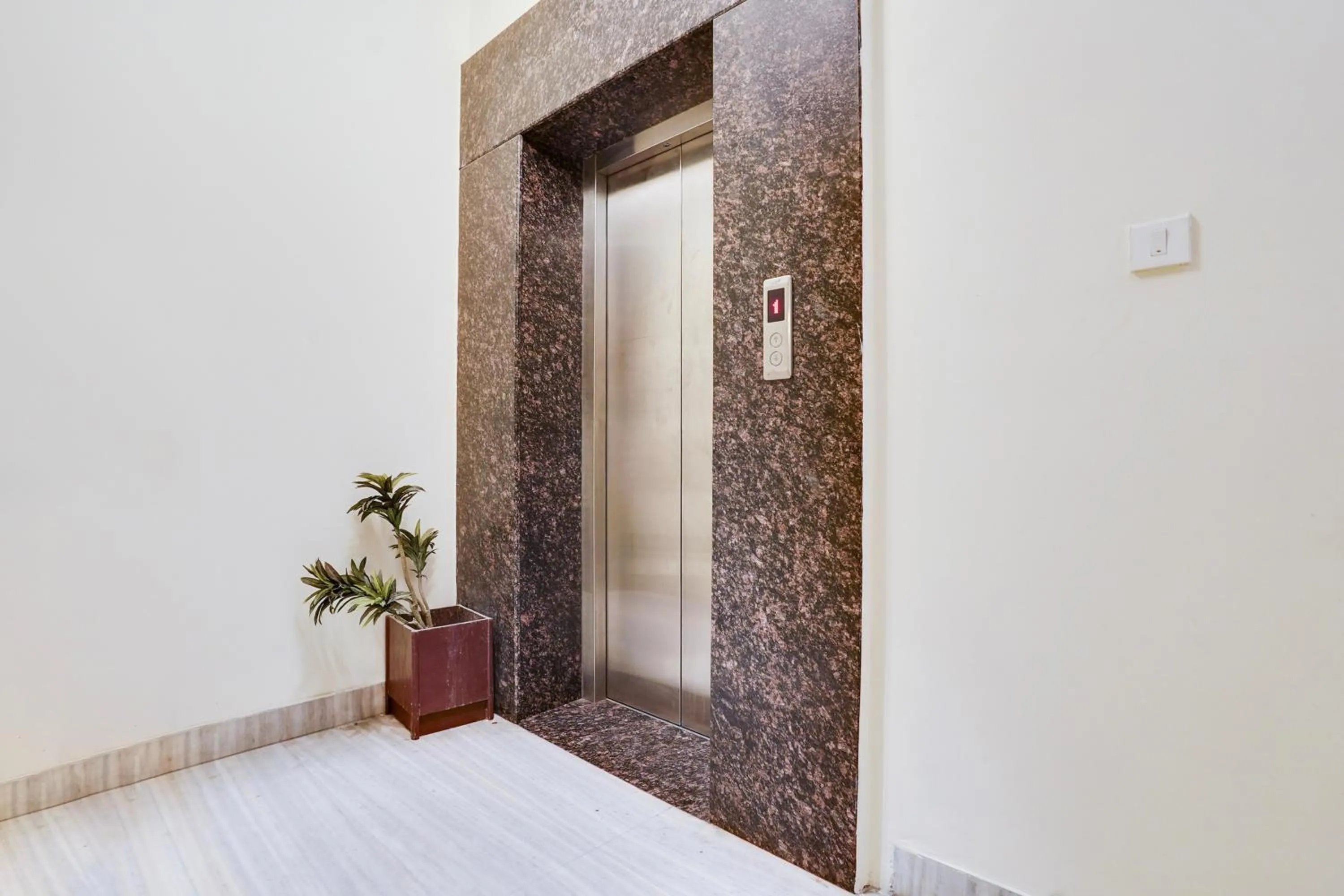 Lobby or reception in Super Townhouse Oak Silver City Chowk Formerly HW Residency