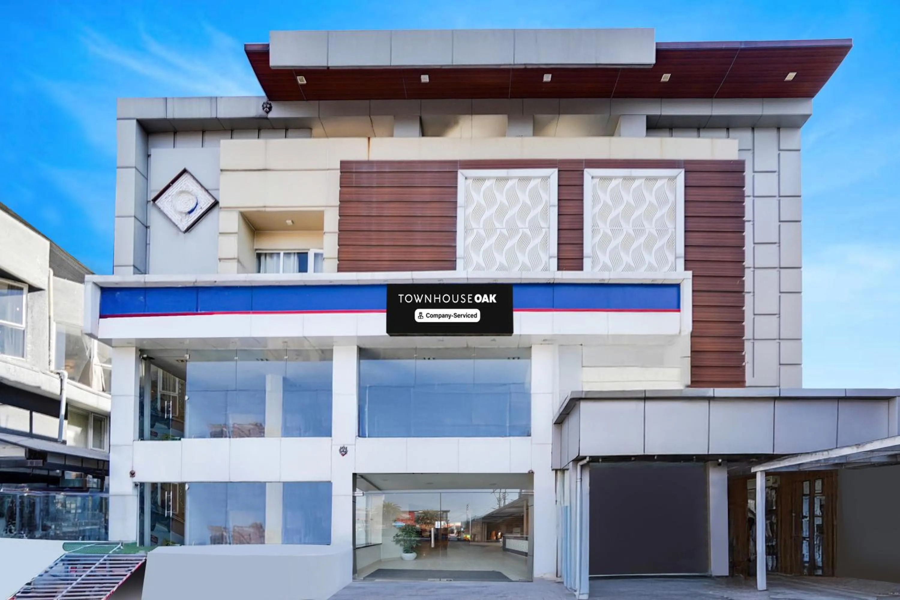 Facade/entrance in Super Townhouse Oak Silver City Chowk Formerly HW Residency