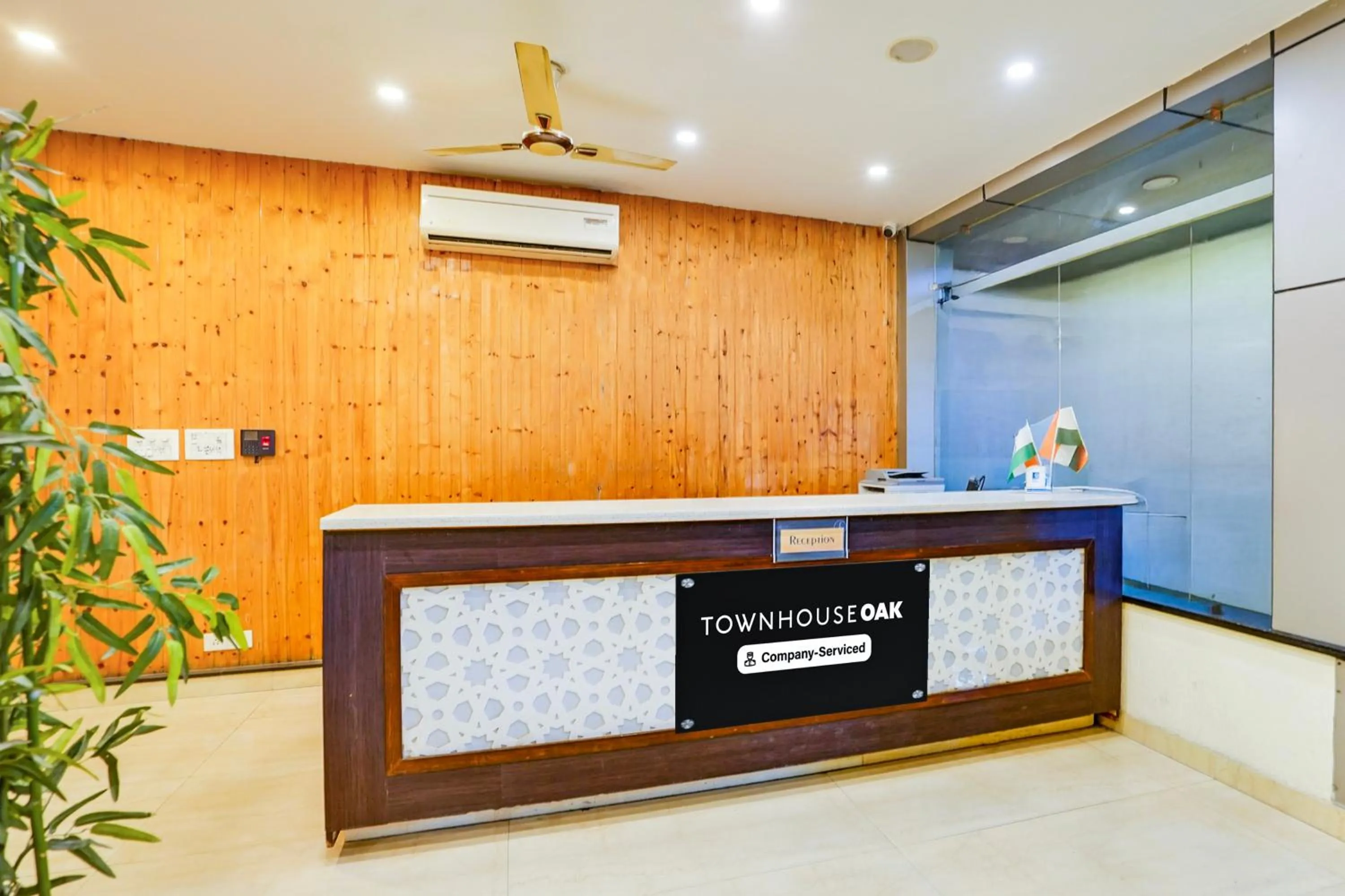 Lobby or reception in Super Townhouse Oak Silver City Chowk Formerly HW Residency