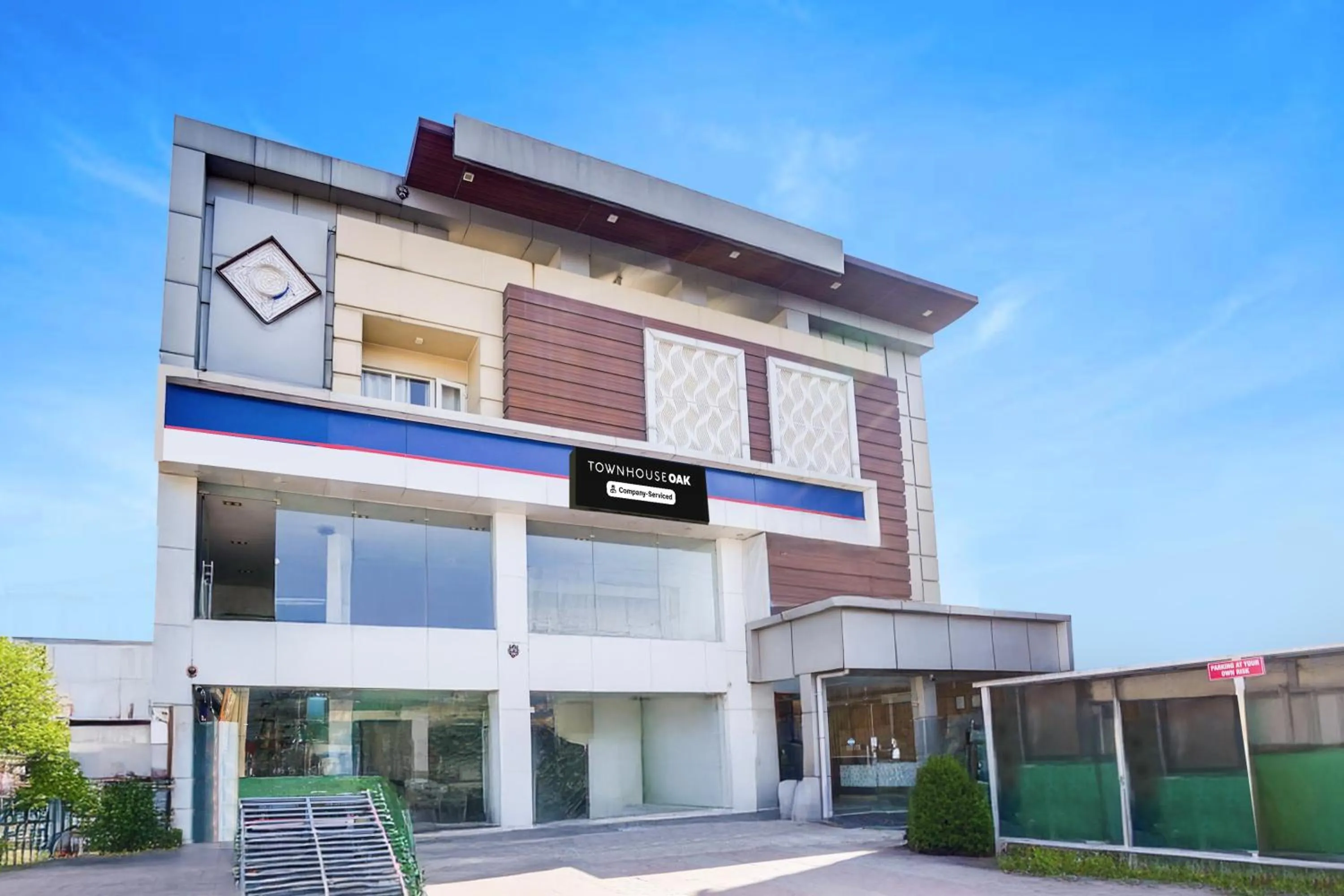 Facade/entrance in Super Townhouse Oak Silver City Chowk Formerly HW Residency