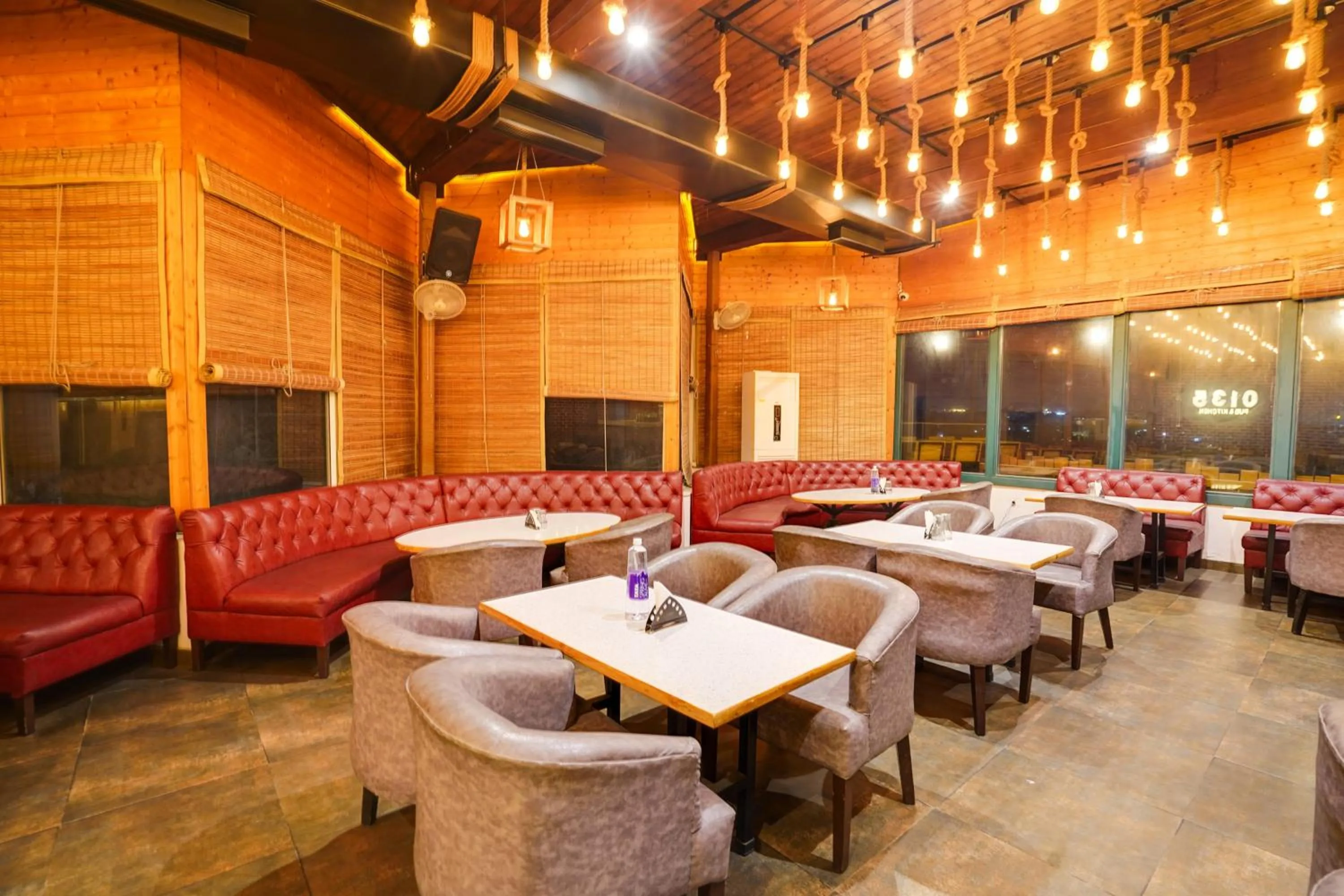 Restaurant/places to eat in Super Townhouse Oak Silver City Chowk Formerly HW Residency