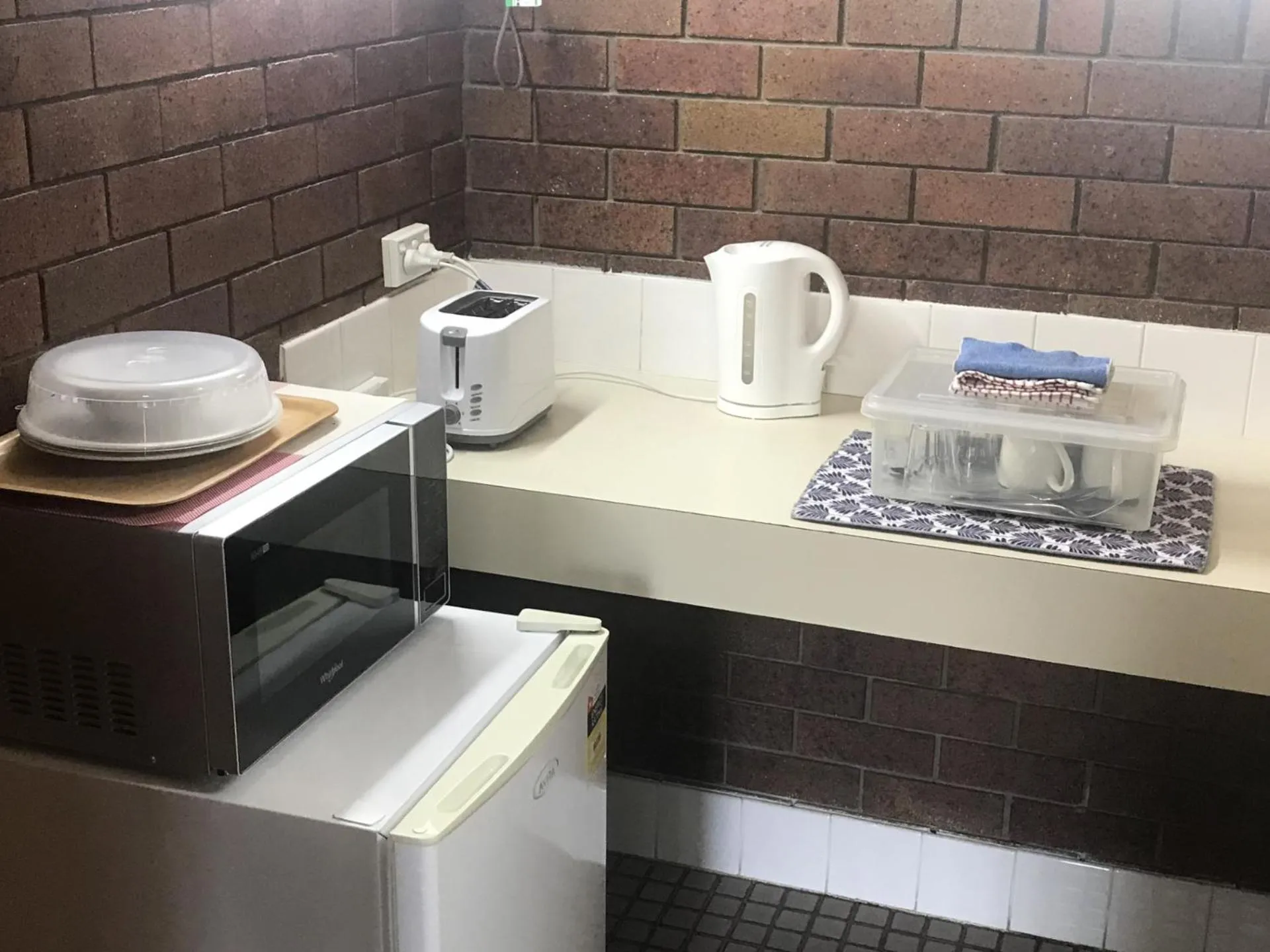 Kitchen or kitchenette in Golden West Motor Inn