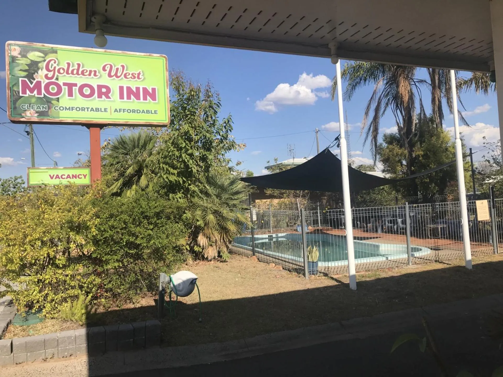 Day in Golden West Motor Inn