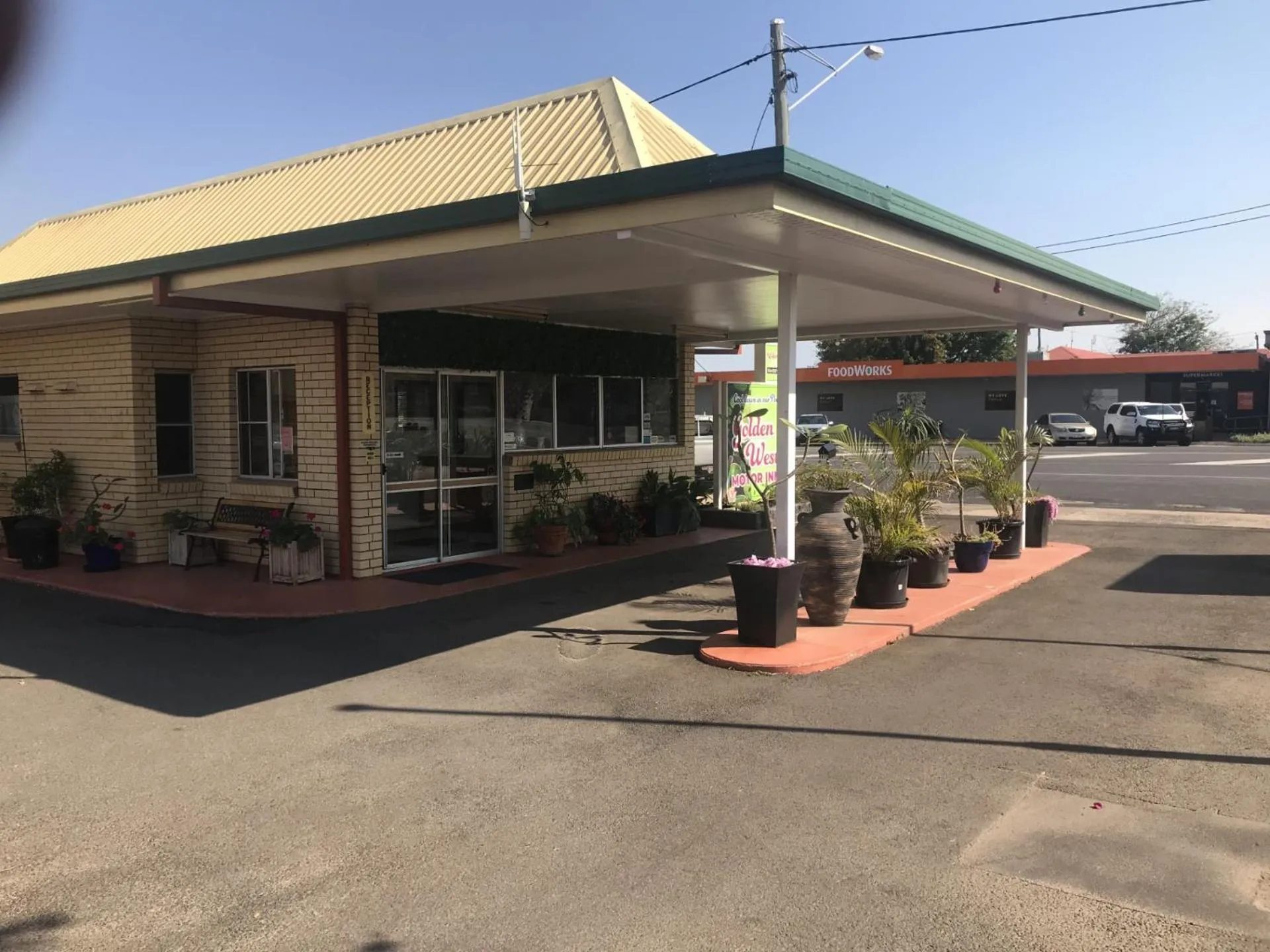 Property building in Golden West Motor Inn