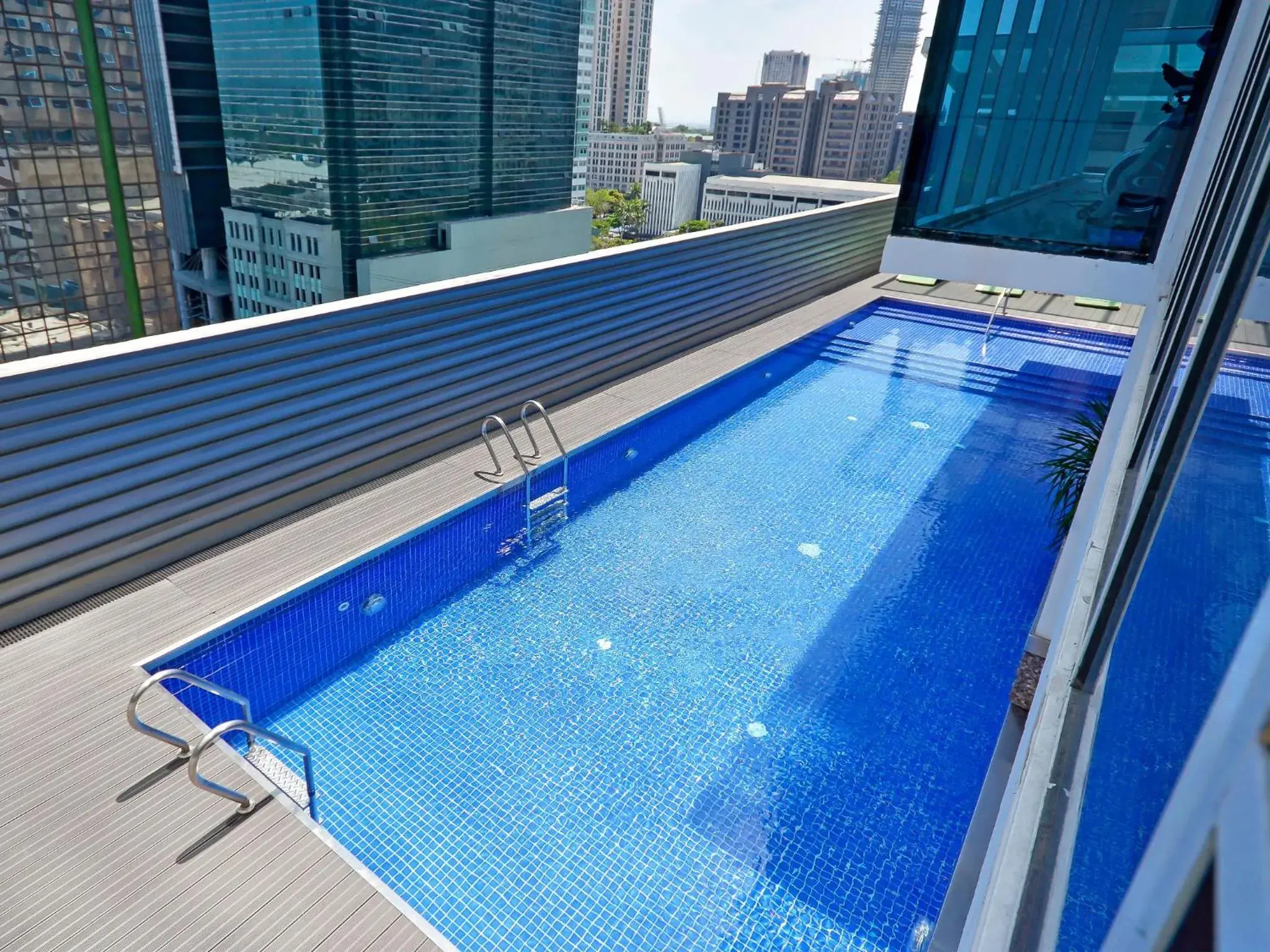 Swimming pool in Currency Serviced Suites Swimming pool in Currency Serviced Suites
