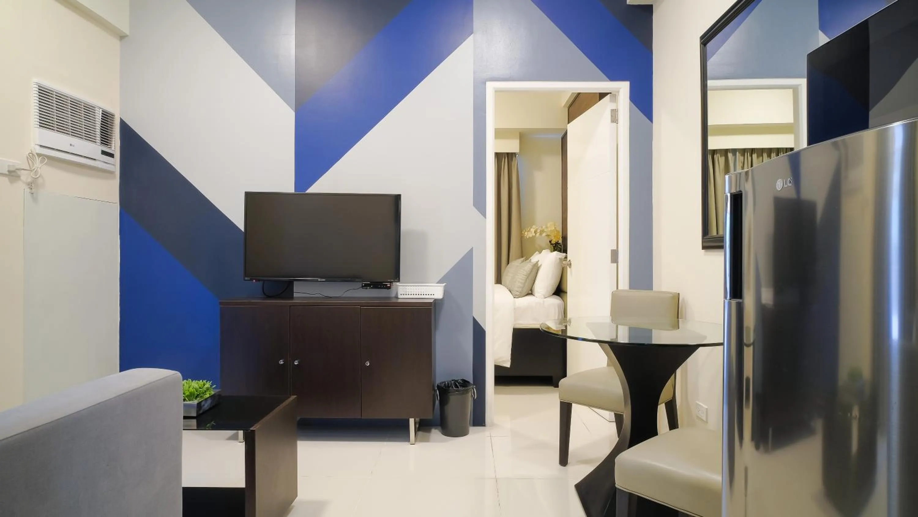 Currency Serviced Suites