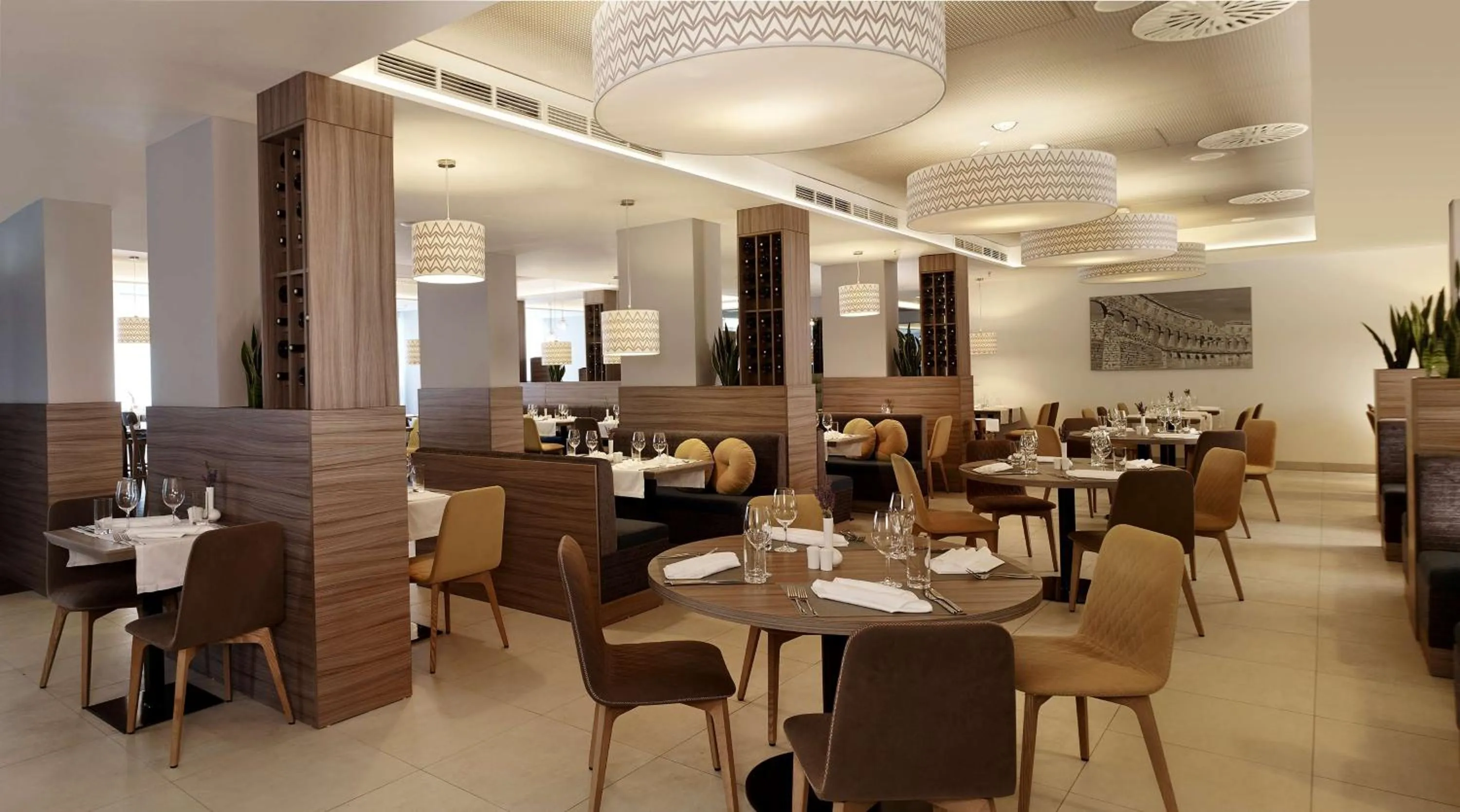 Restaurant/places to eat in Park Plaza Arena Pula