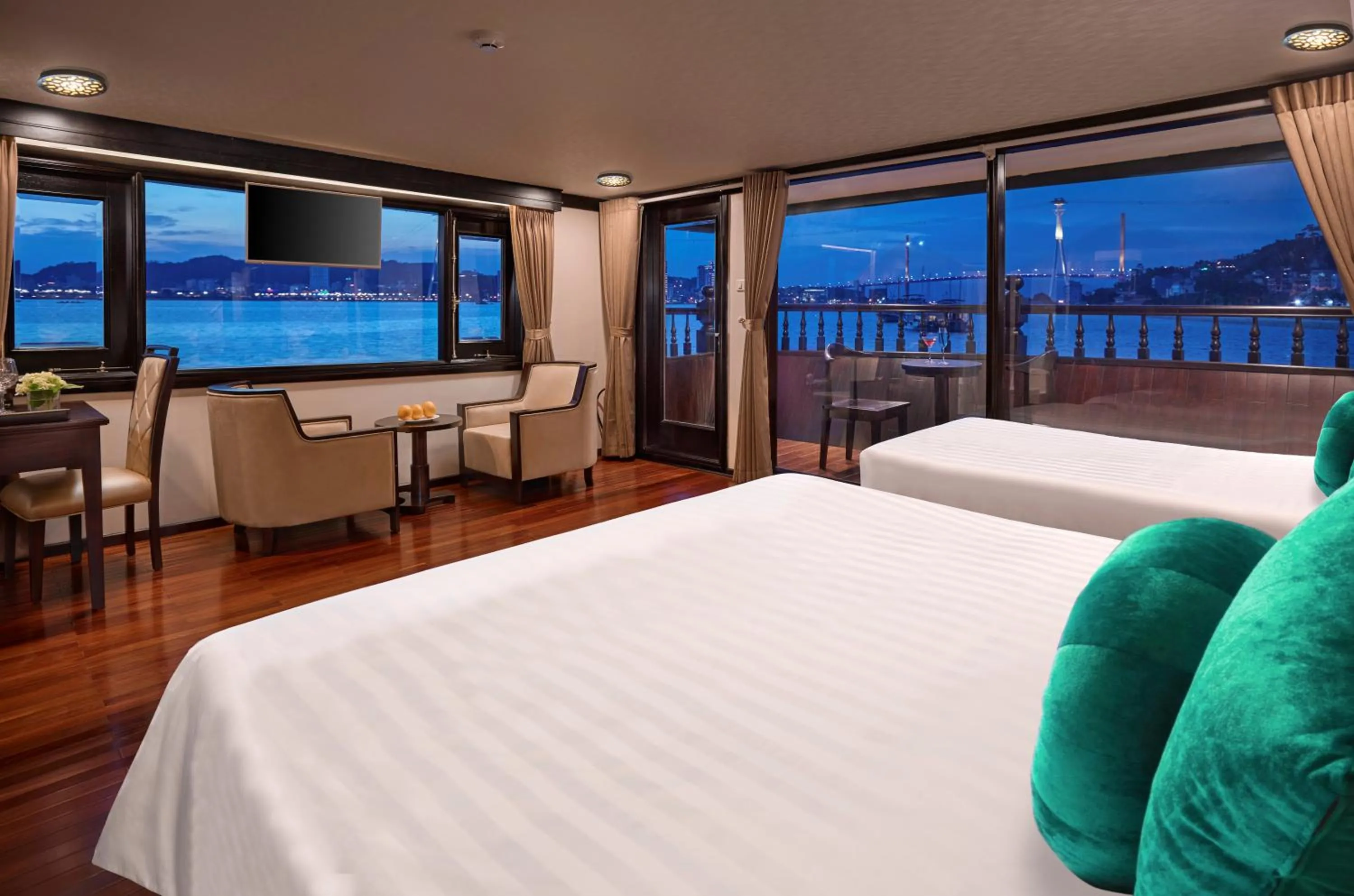 Bed in Alisa Cruise Halong