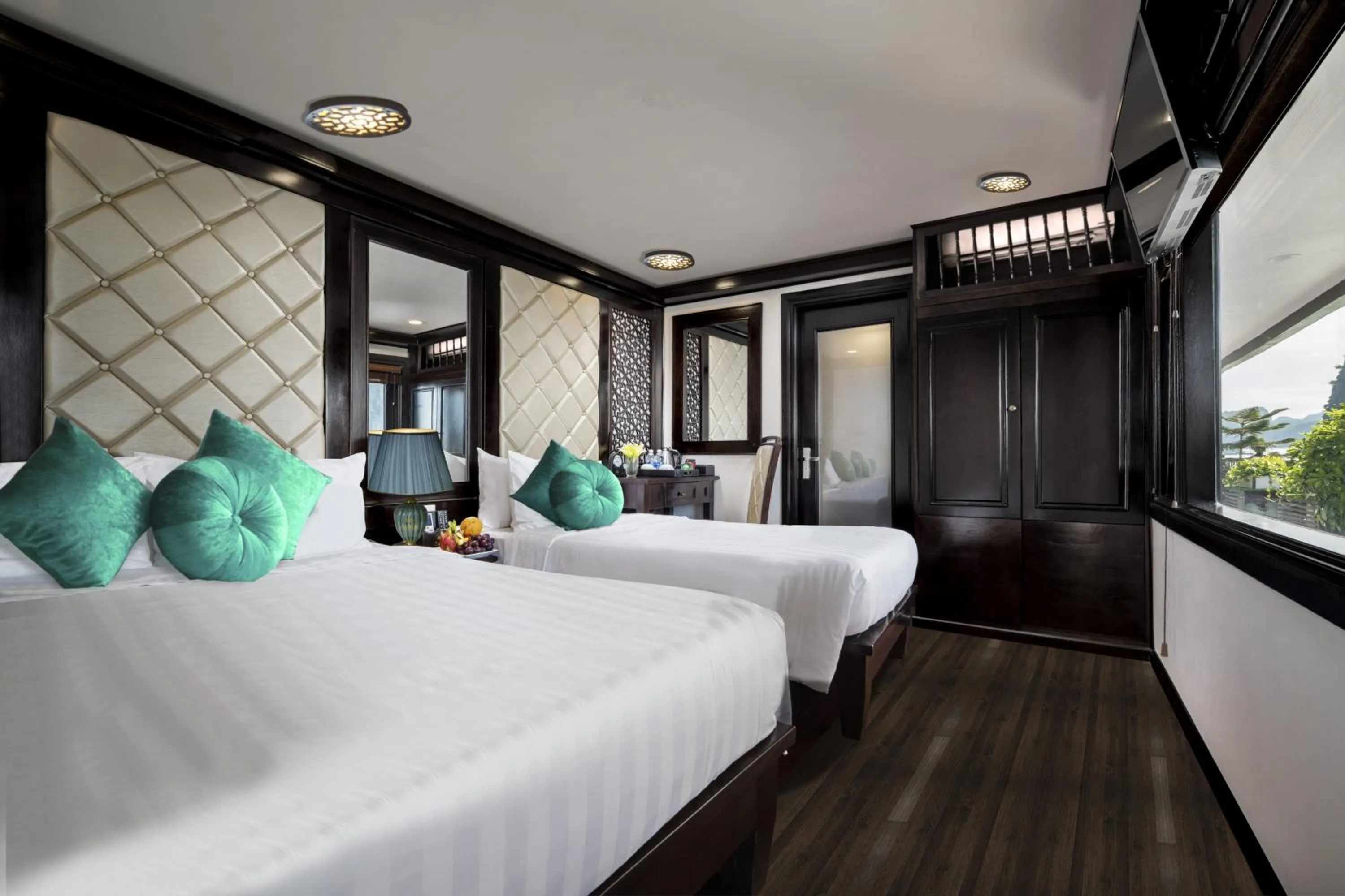 Bed in Alisa Cruise Halong