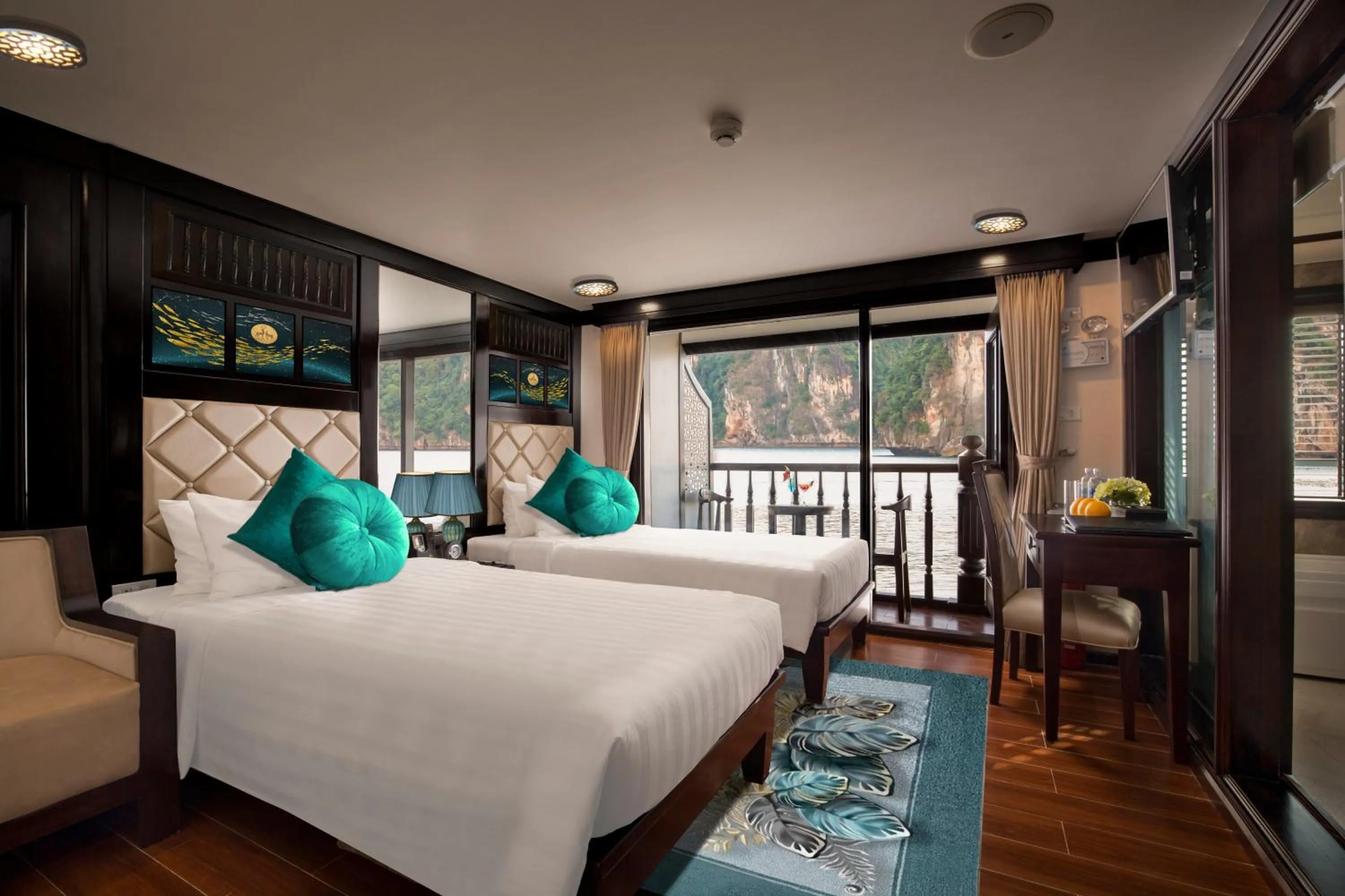 Bed in Alisa Cruise Halong