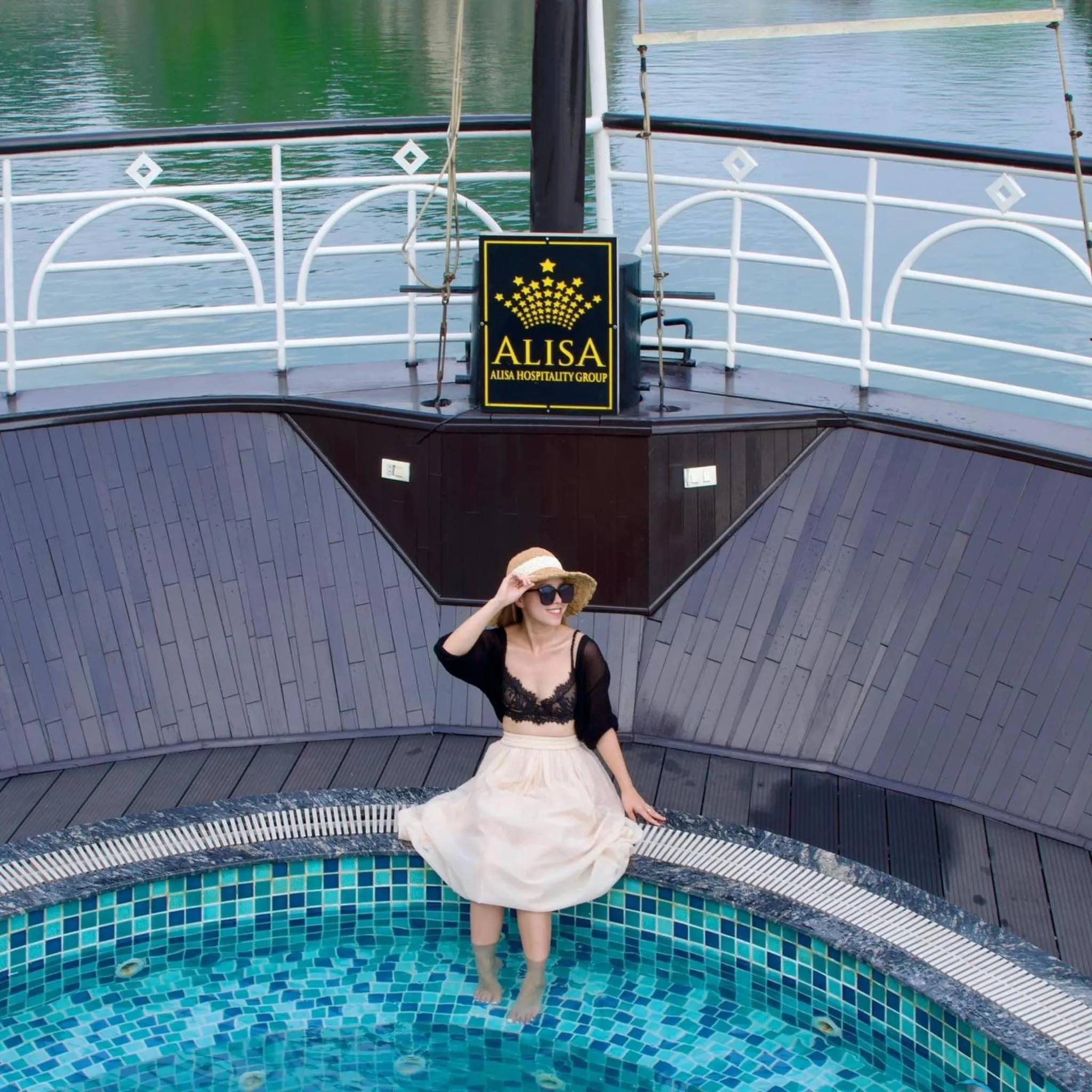 Swimming pool in Alisa Cruise Halong