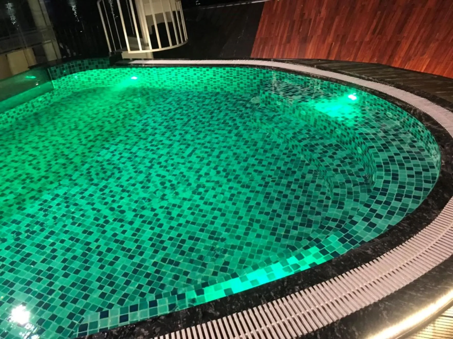 Swimming pool in Alisa Cruise Halong