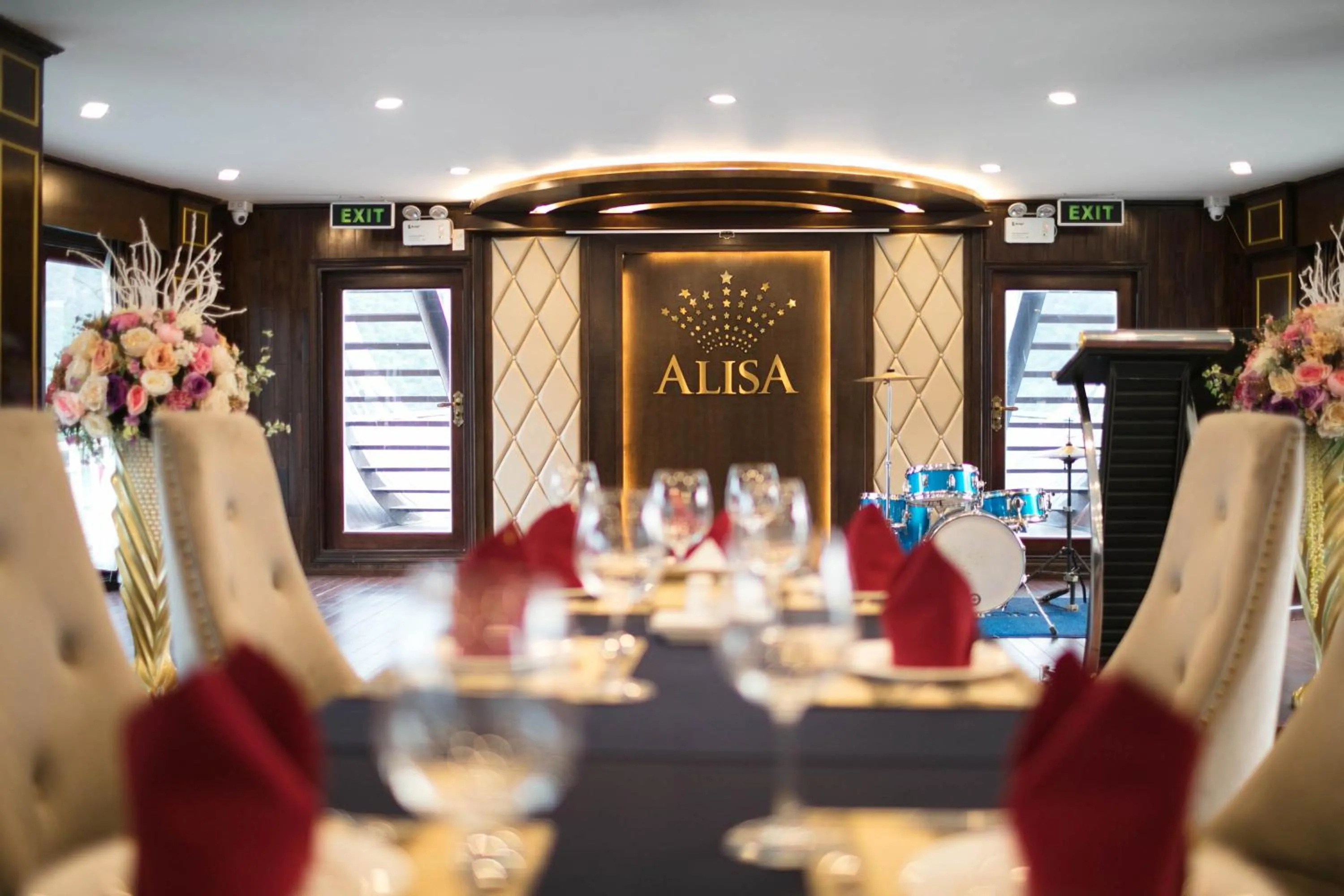 Restaurant/places to eat in Alisa Cruise Halong