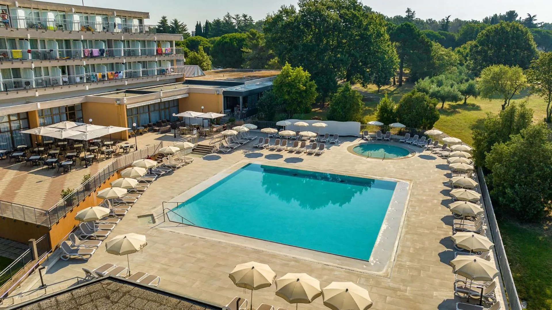 Swimming pool in Arena Hotel Holiday