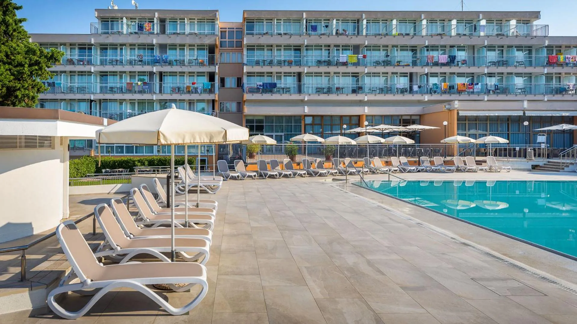 Swimming pool in Arena Hotel Holiday