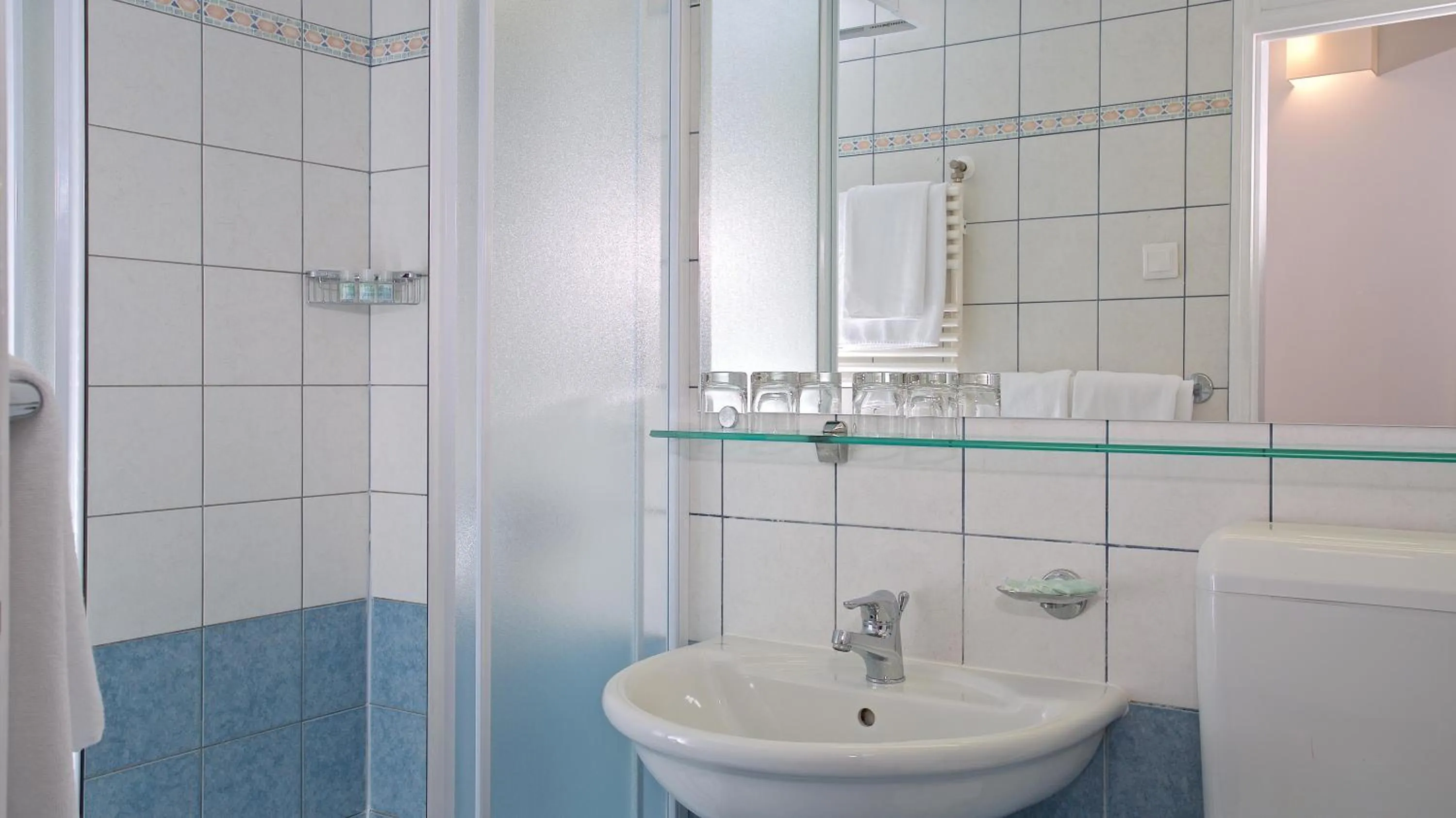 Shower in Arena Hotel Holiday