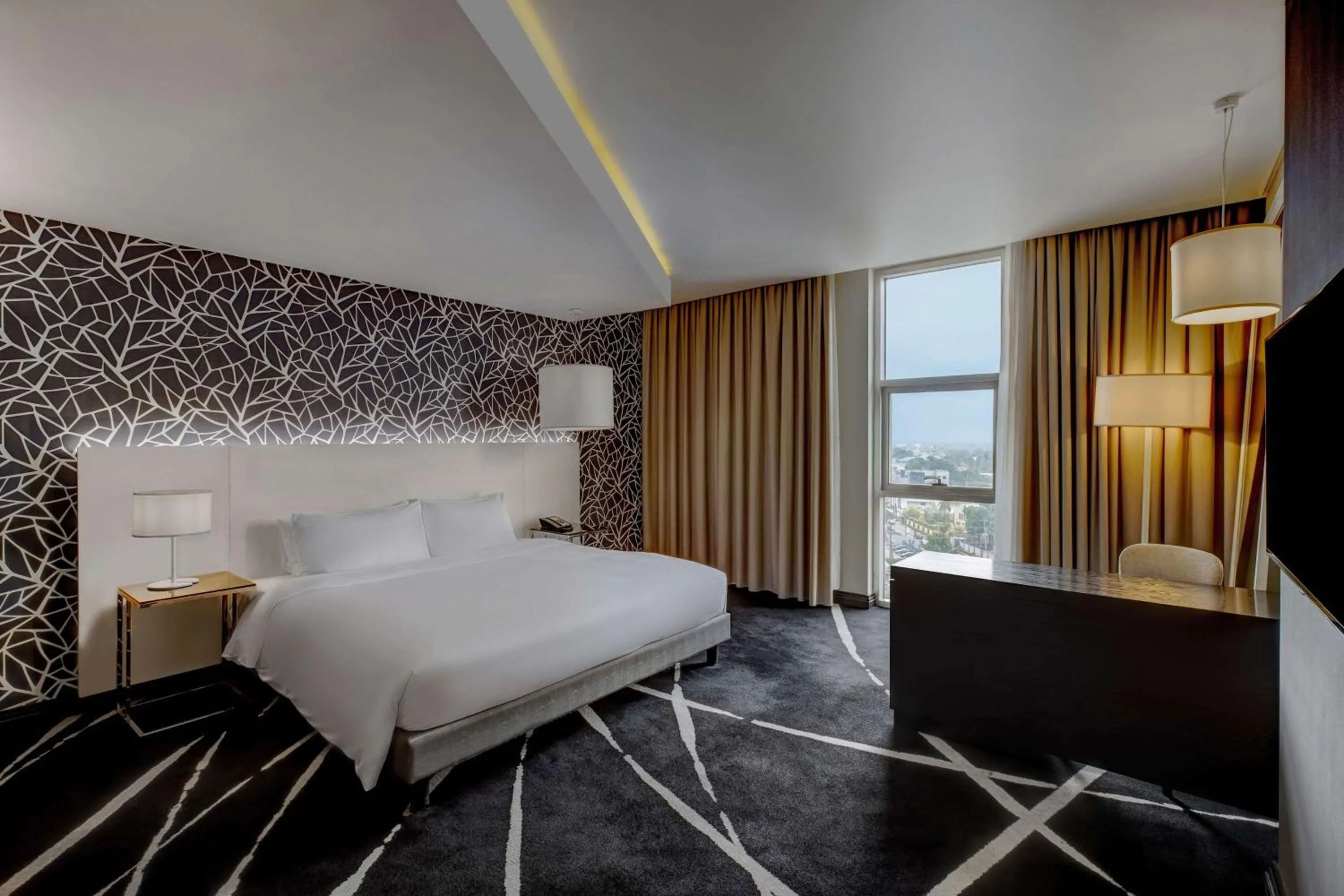 Shower, Bed in Radisson Blu Lagos Ikeja