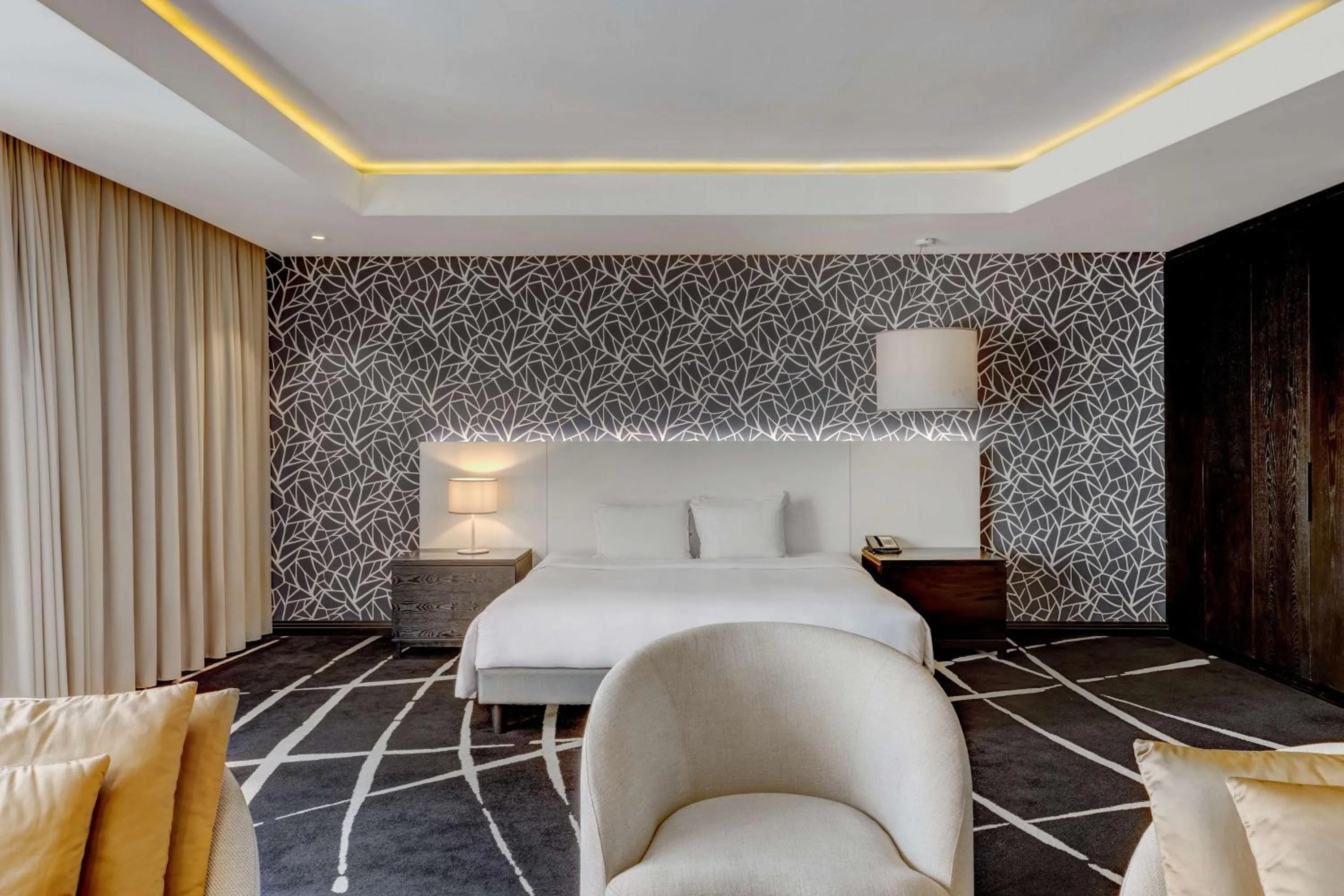 Shower, Bed in Radisson Blu Lagos Ikeja