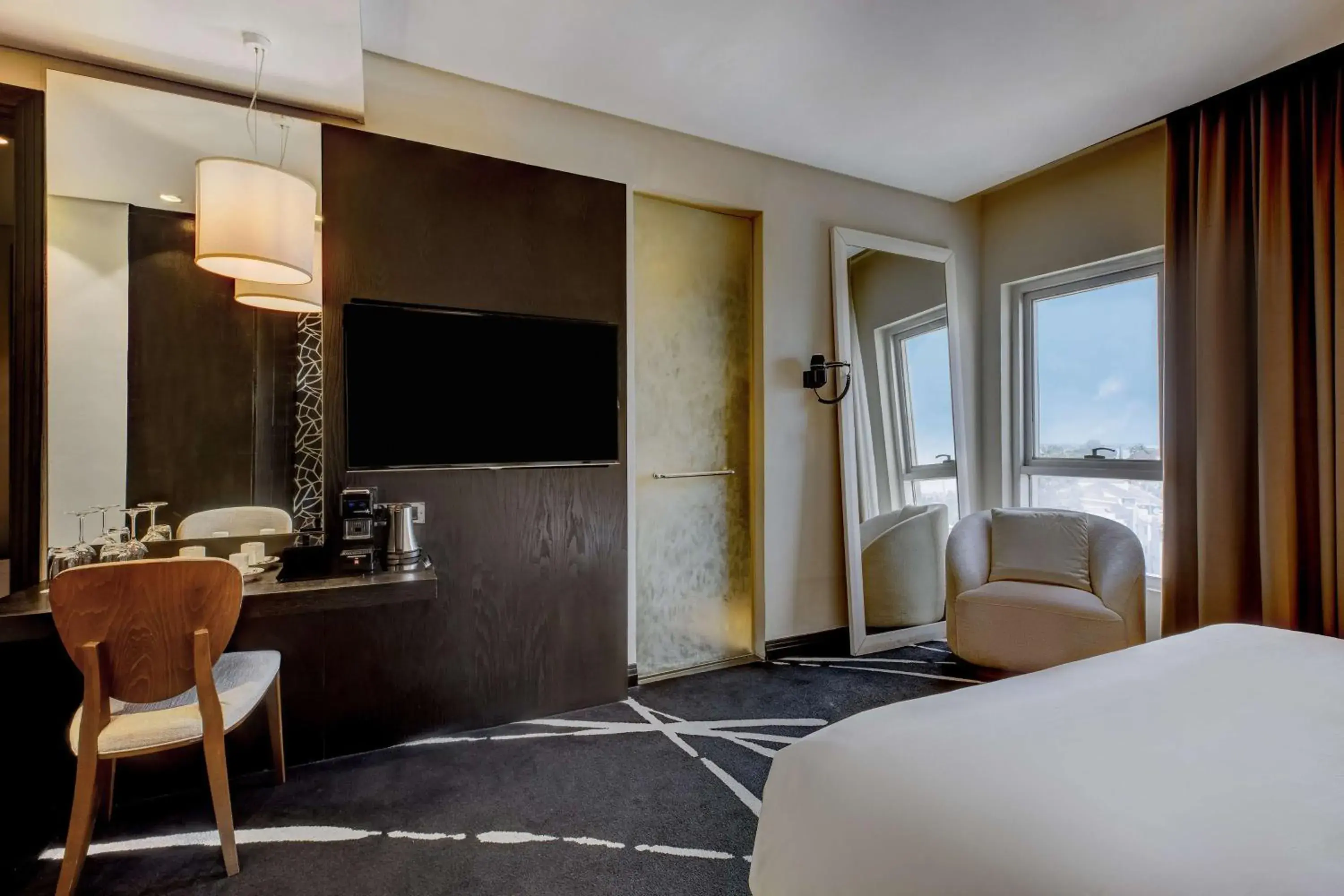 TV and multimedia, Bed in Radisson Blu Lagos Ikeja TV and multimedia, Bed in Radisson Blu Lagos Ikeja