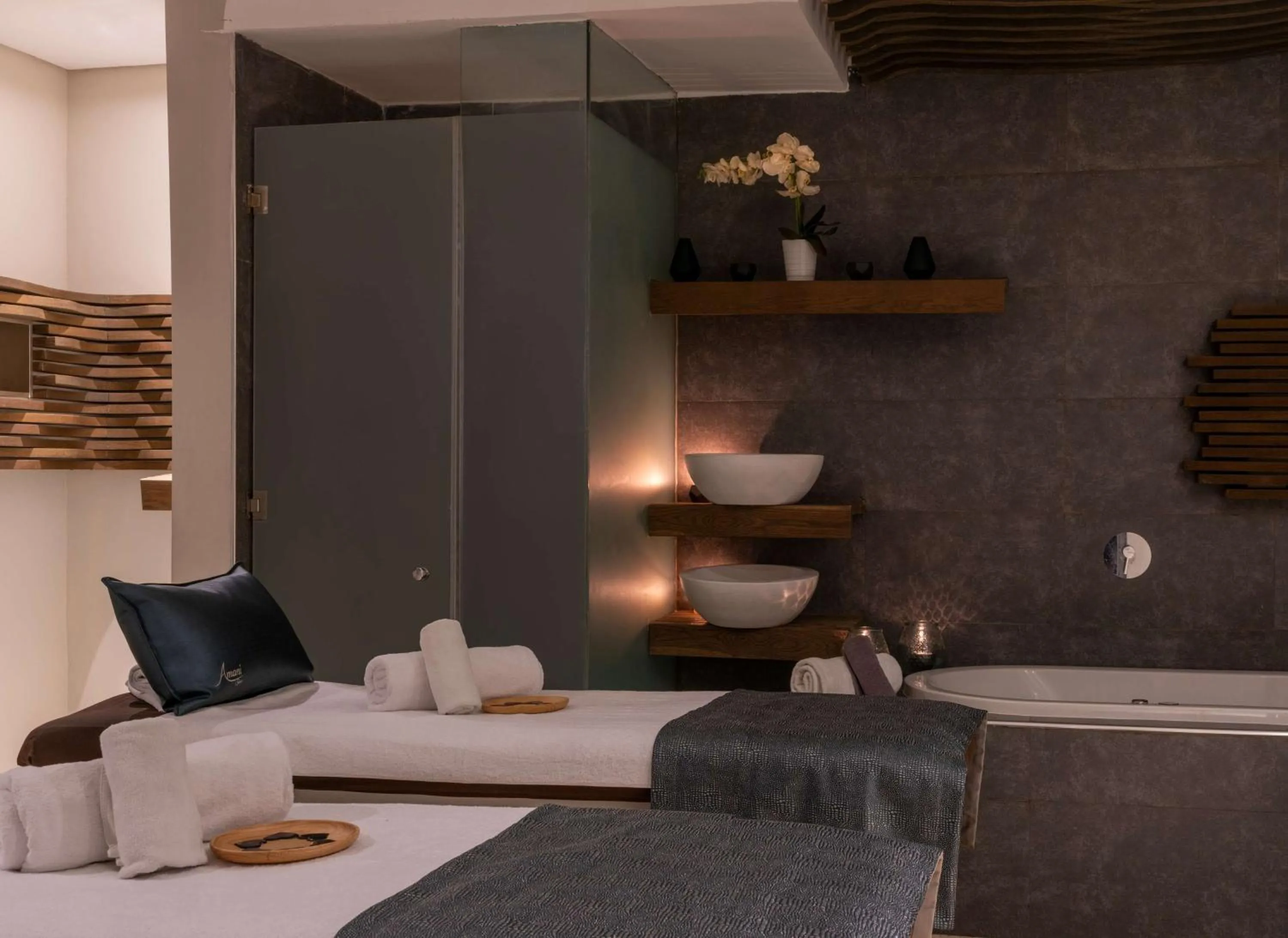 Spa and wellness centre/facilities, Bed in Radisson Blu Lagos Ikeja