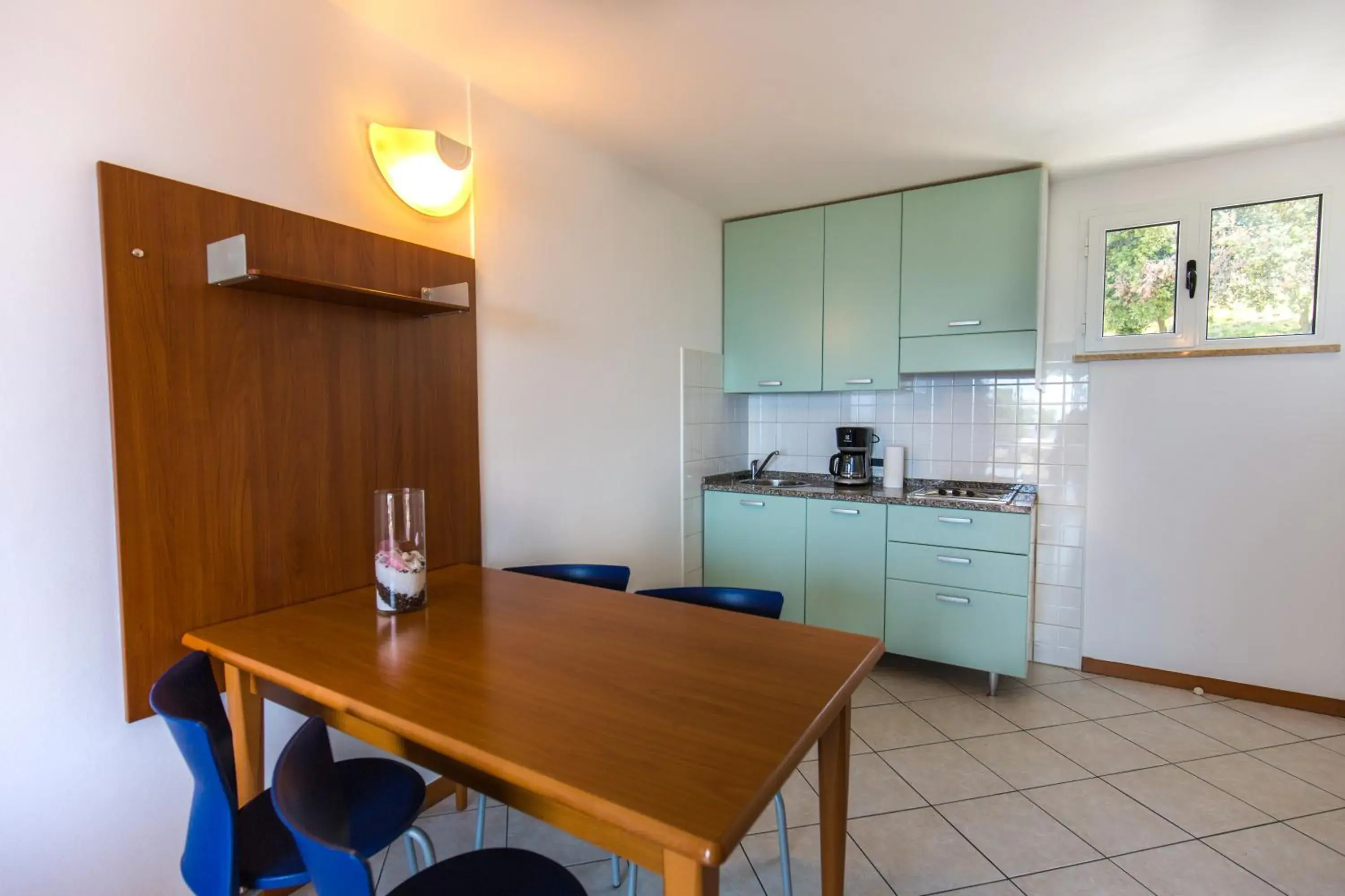 Dining area, Kitchen/Kitchenette in Splendid Resort