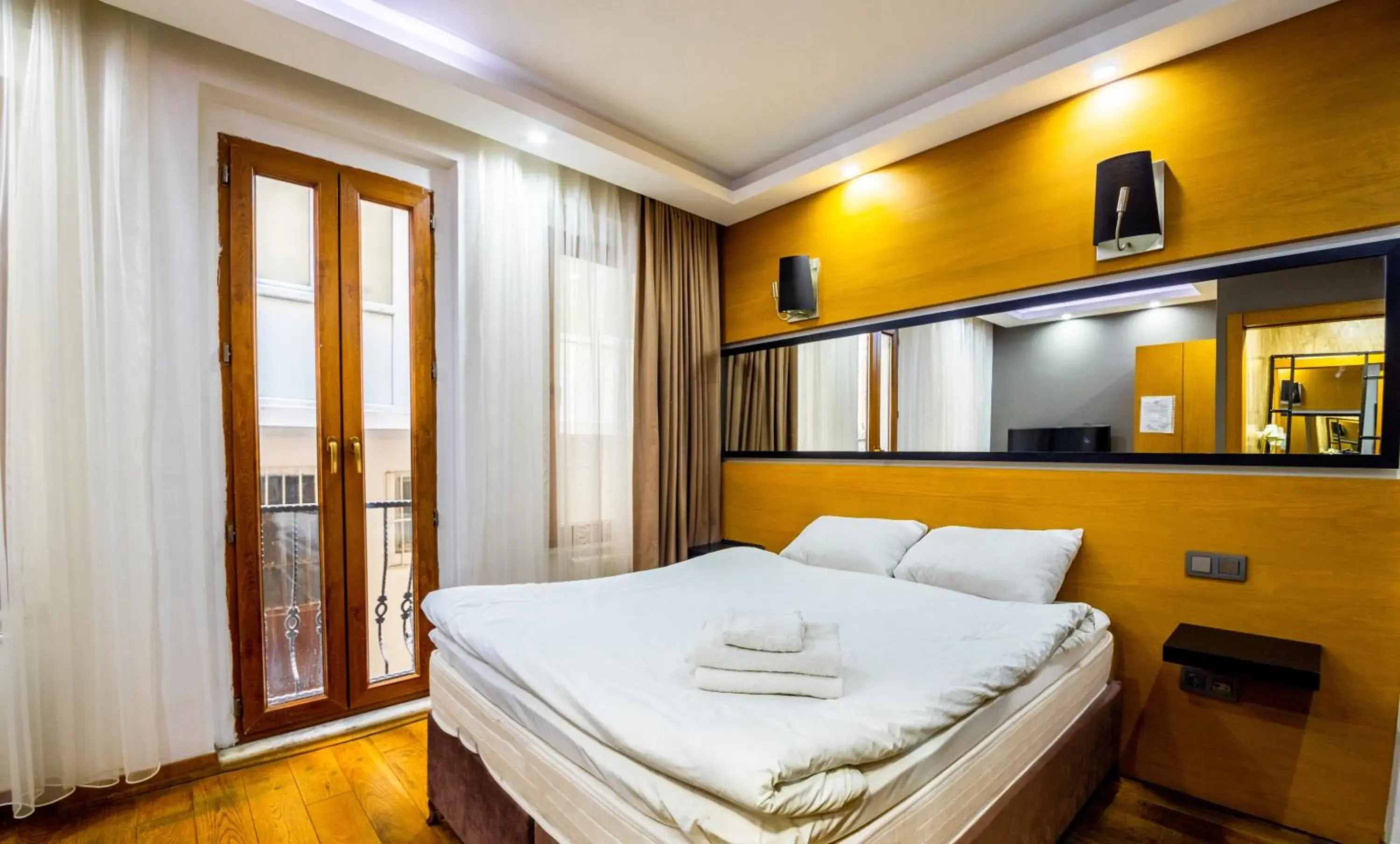 Deluxe Double or Twin Room in Xenia Hotel Taksim Deluxe Double or Twin Room in Xenia Hotel Taksim