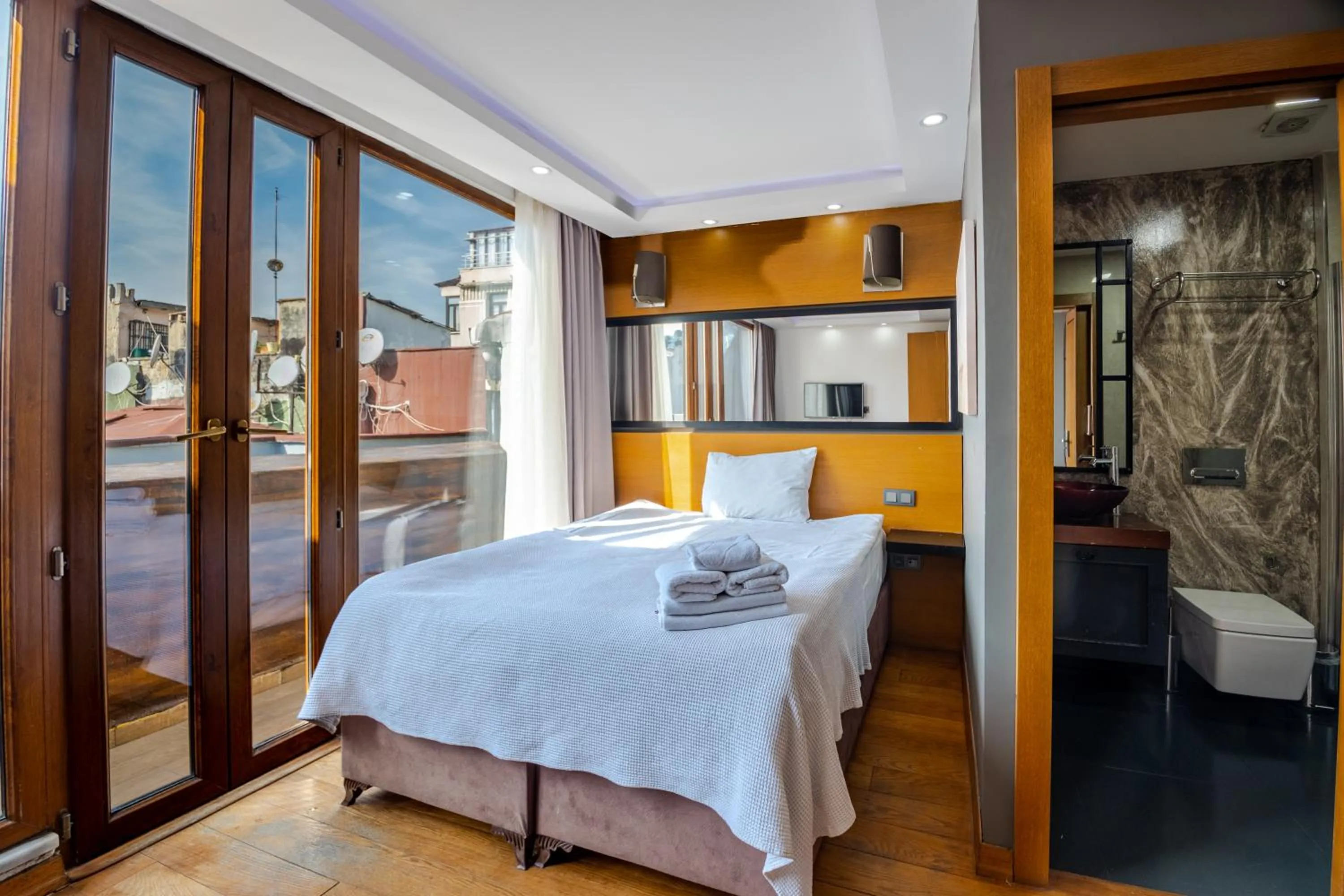 Photo of the whole room in Xenia Hotel Taksim