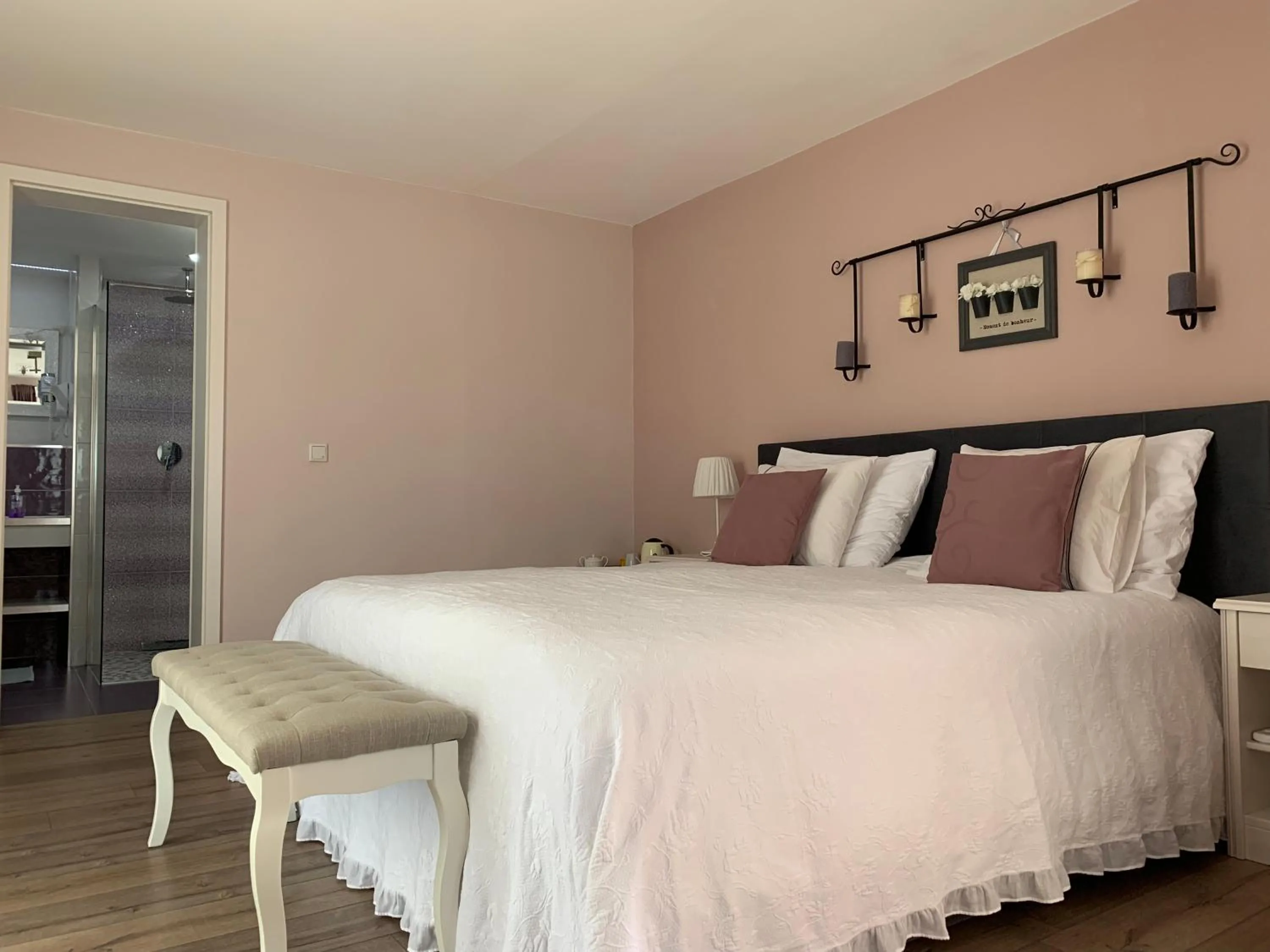 Bed in Pool Apartments Plitvice Lakes