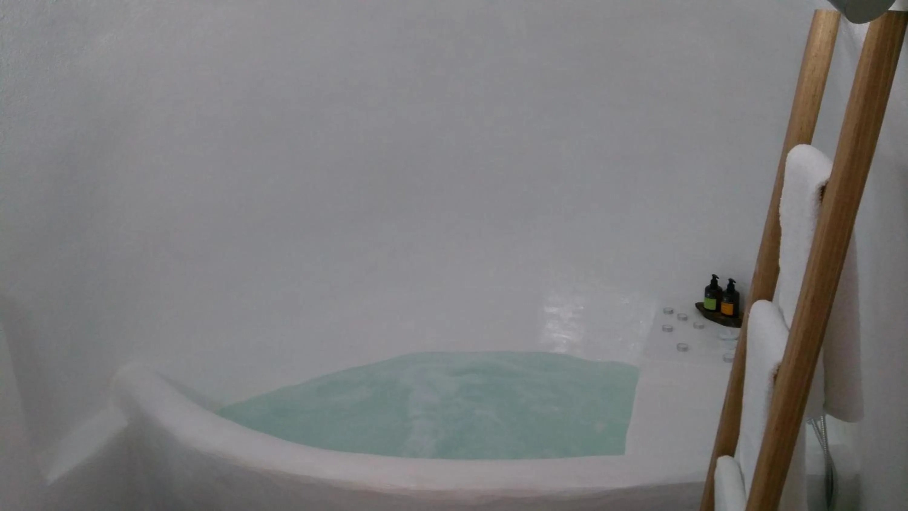 Hot Tub in Akron Cliff Suite