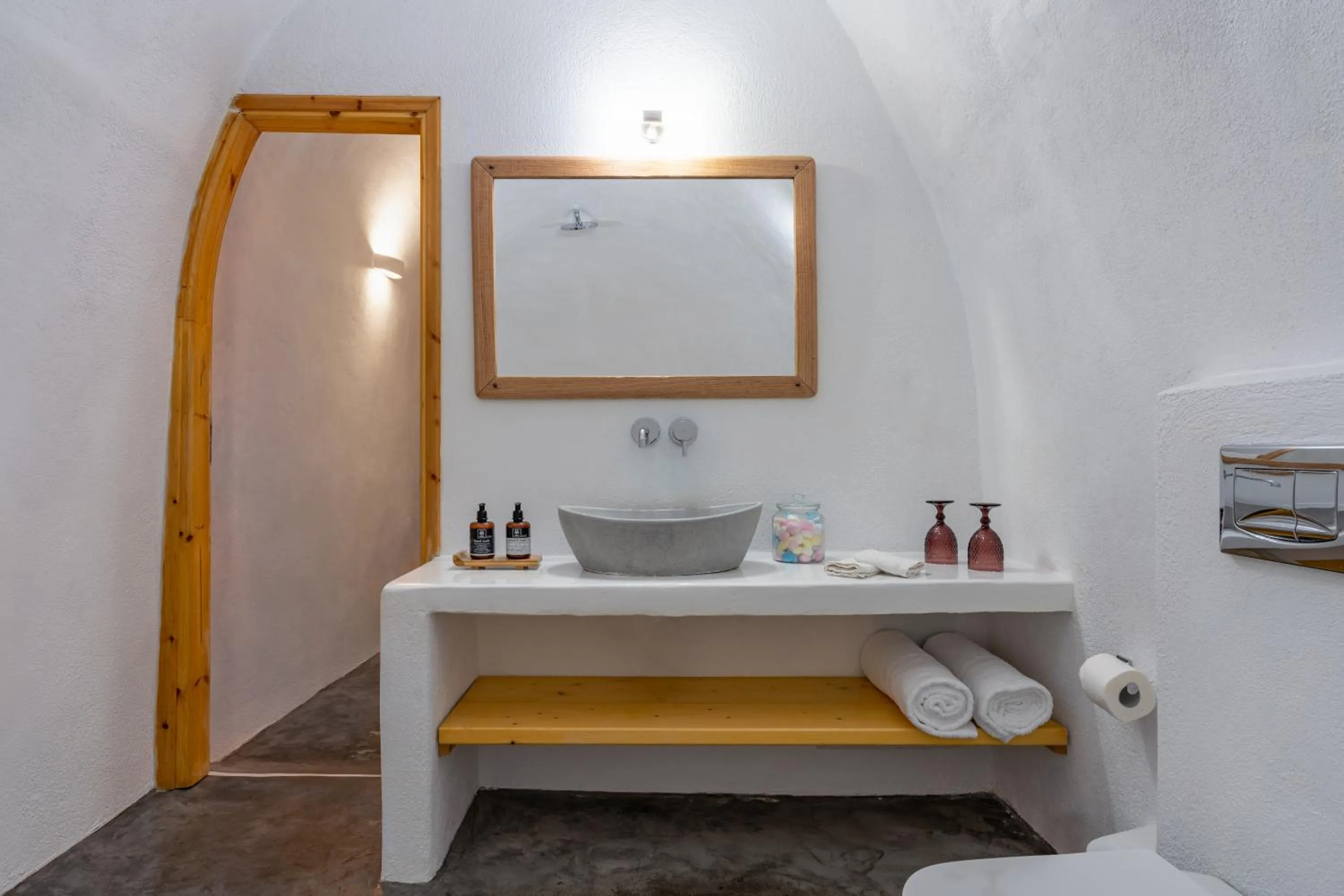 Bathroom in Akron Cliff Suite