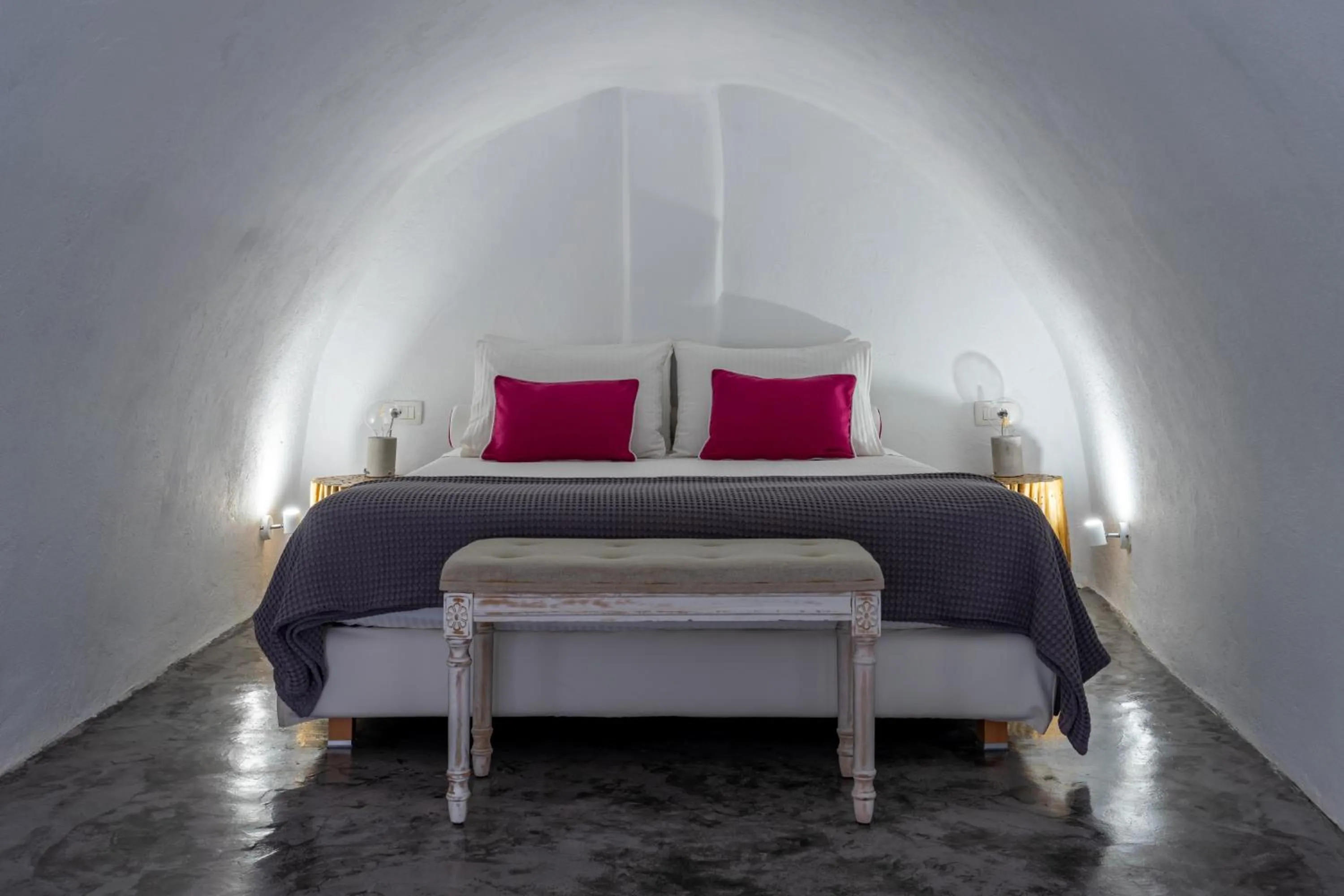 Bedroom, Bed in Akron Cliff Suite