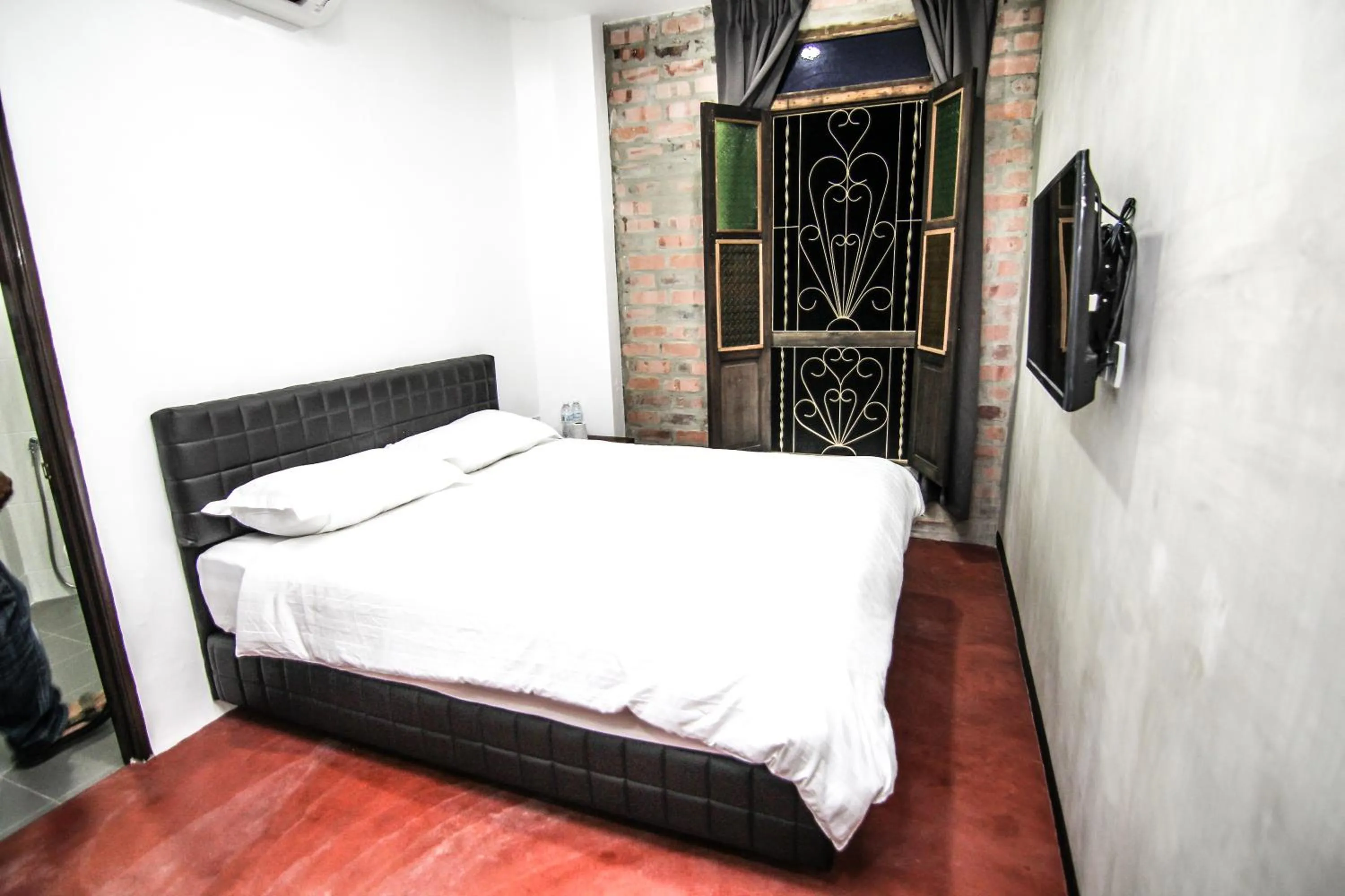 Photo of the whole room, Bed in Rock Wood Hotel