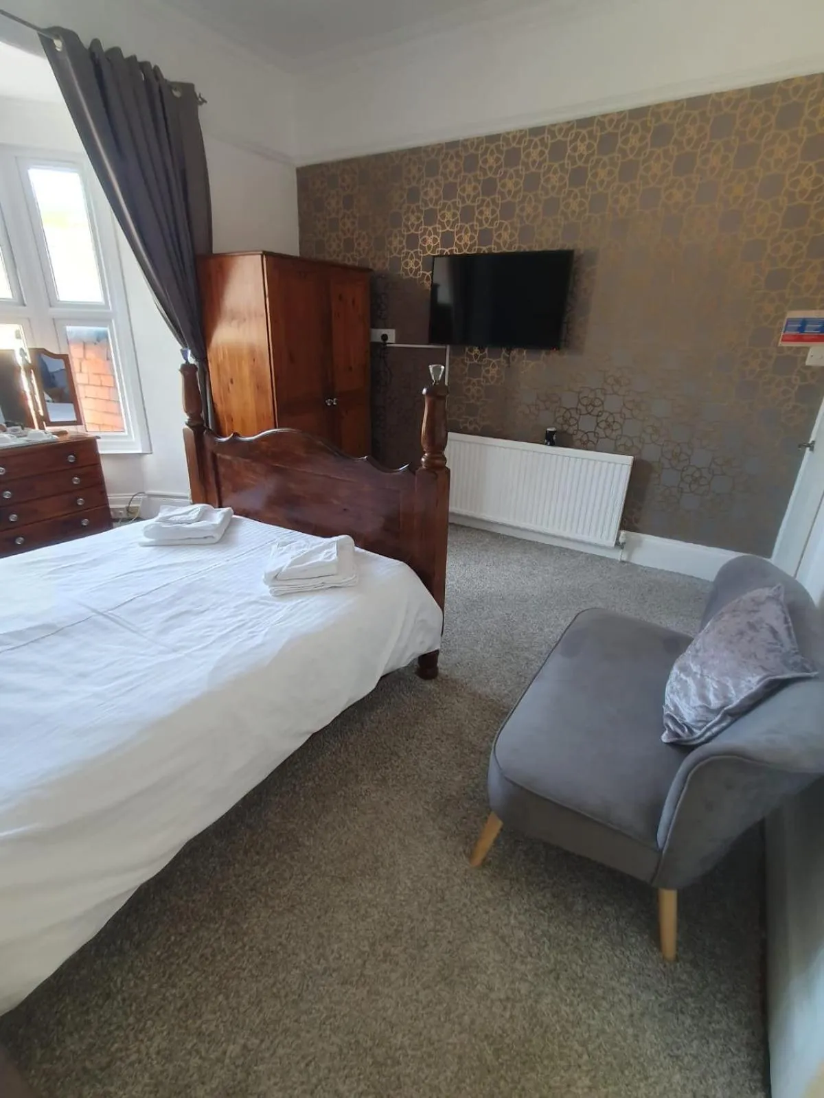 Bed in The Darnley Hotel