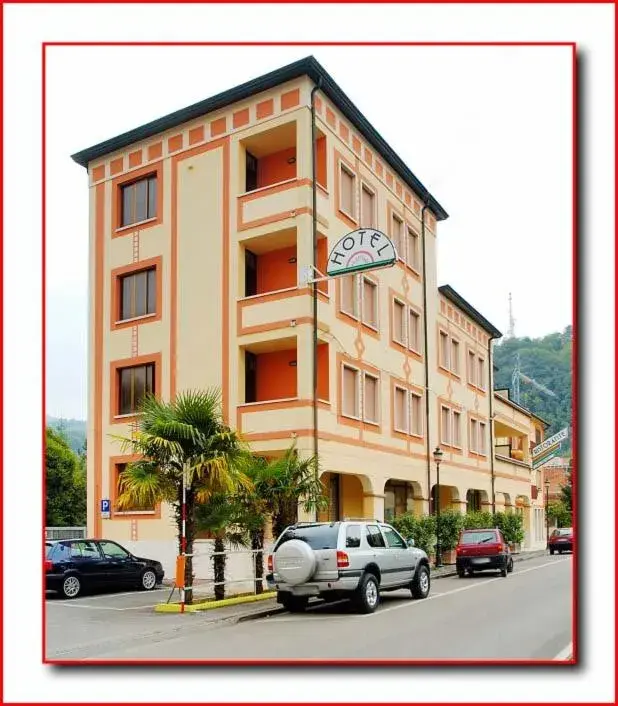 Hotel Ristorante Fratelli Zenari Hotel Ristorante Fratelli Zenari
