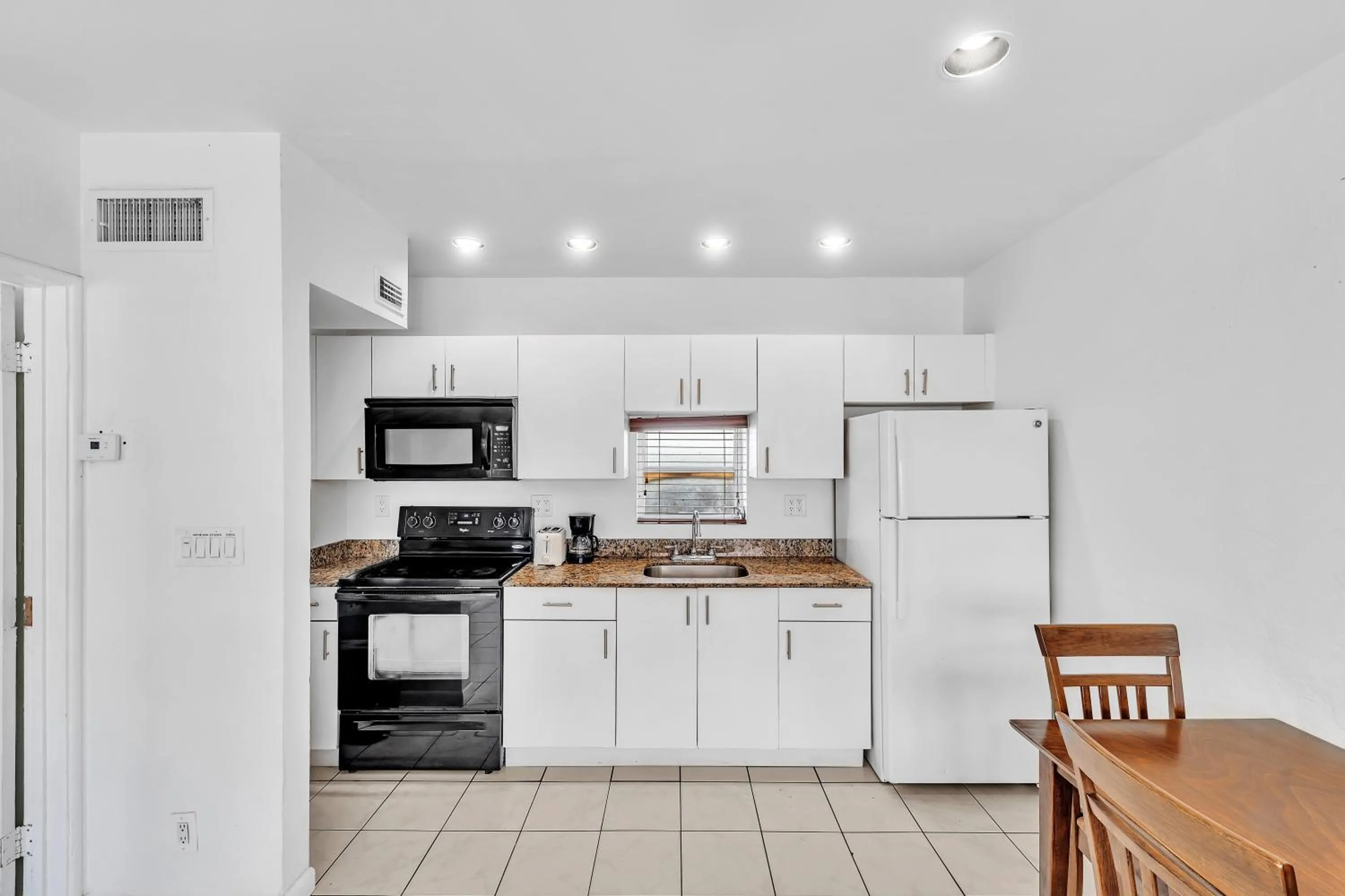 Kitchen or kitchenette in The Sunrise