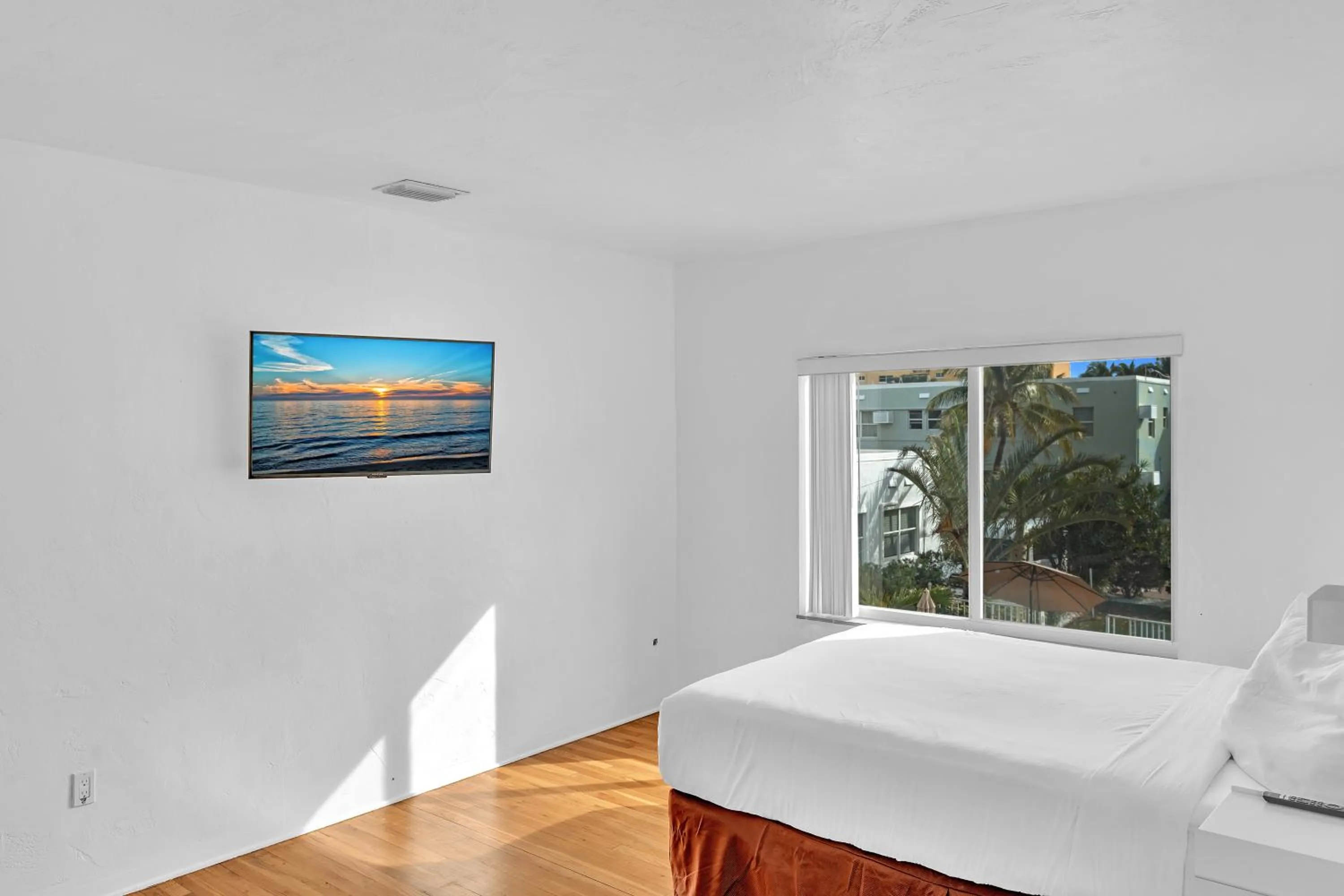 TV and multimedia, Bed in The Sunrise