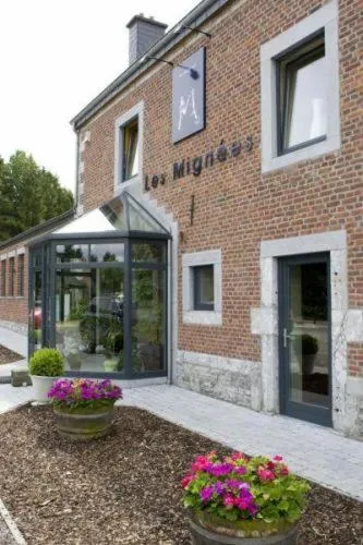 Facade/entrance in Hotel Les Mignees