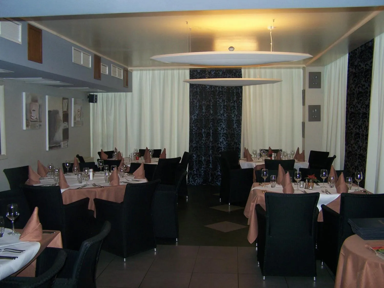 Restaurant/places to eat in Hotel Les Mignees