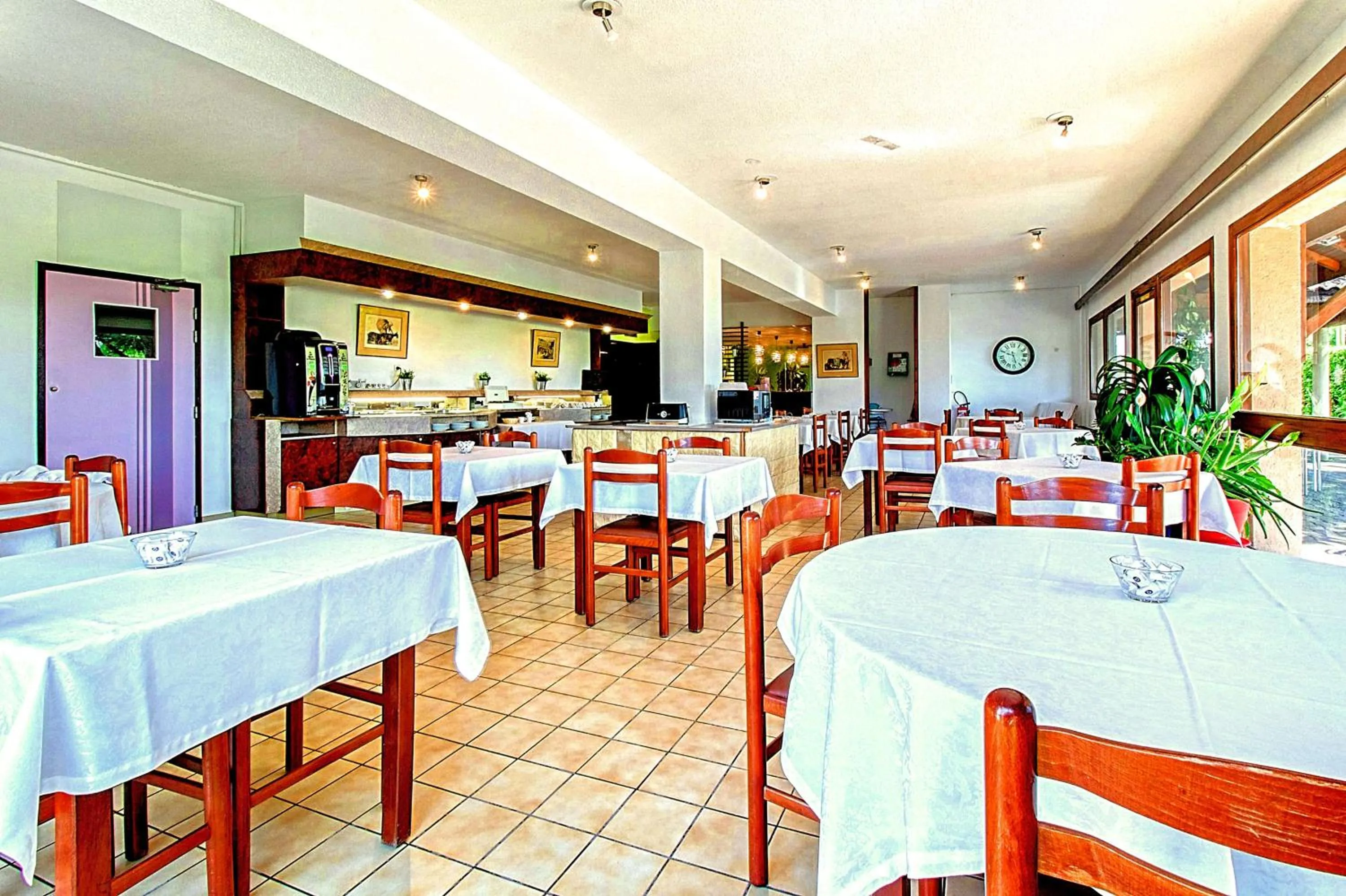 Breakfast in Brit Hotel Confort Pau Lons