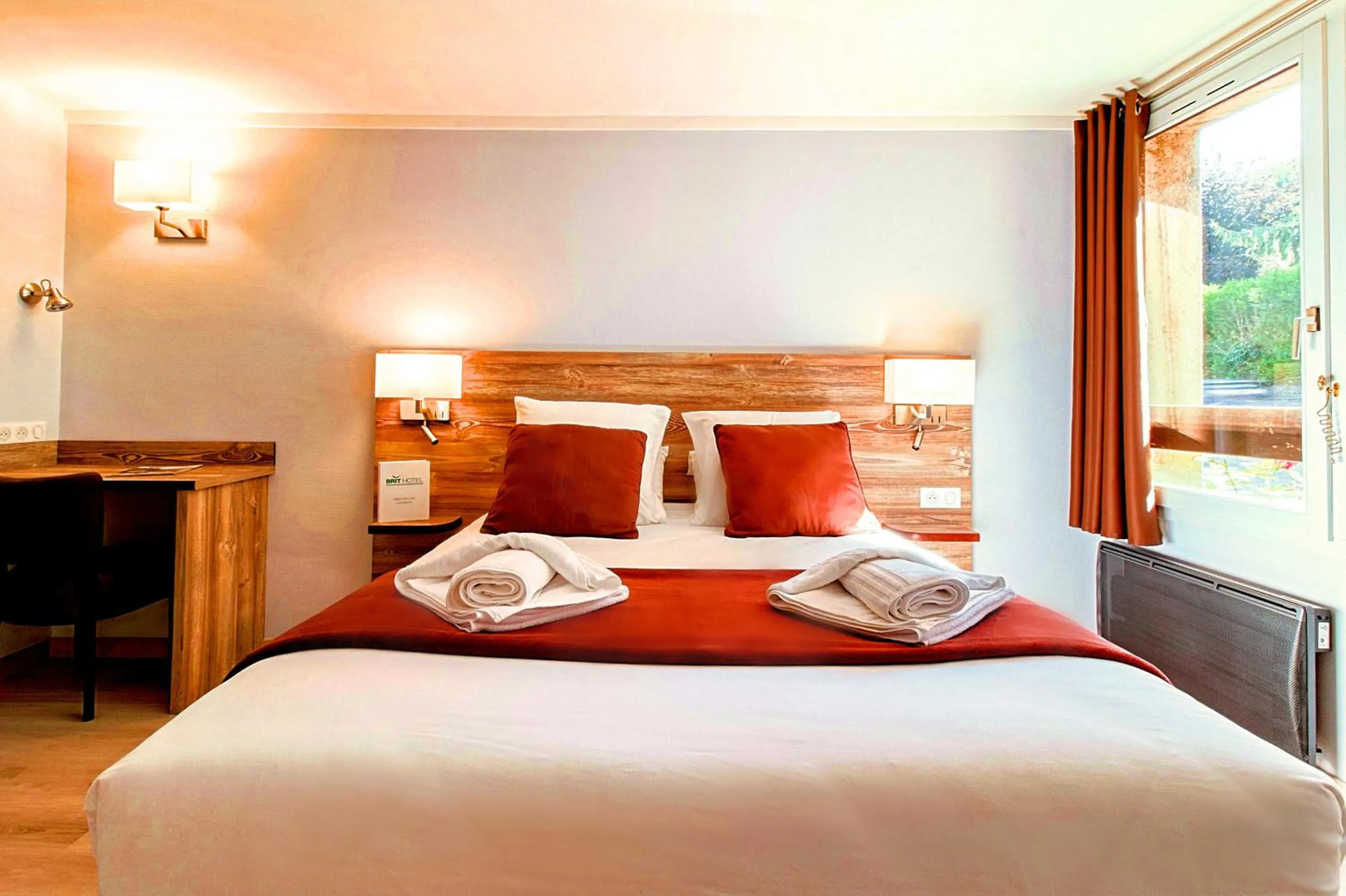 Bedroom, Bed in Brit Hotel Confort Pau Lons